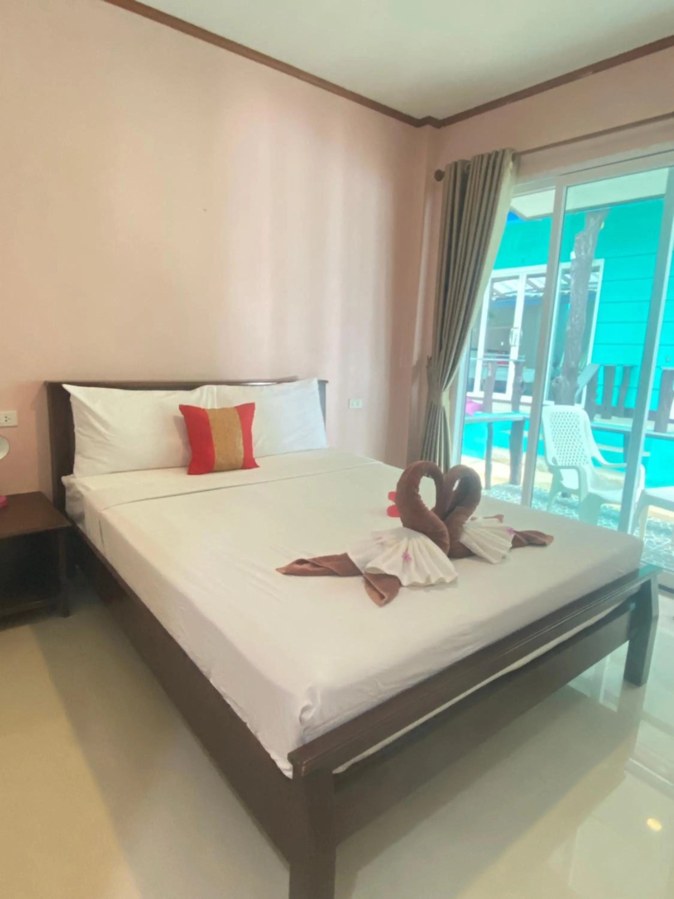 Photo of the whole room in Lanta Wild Beach Resort
