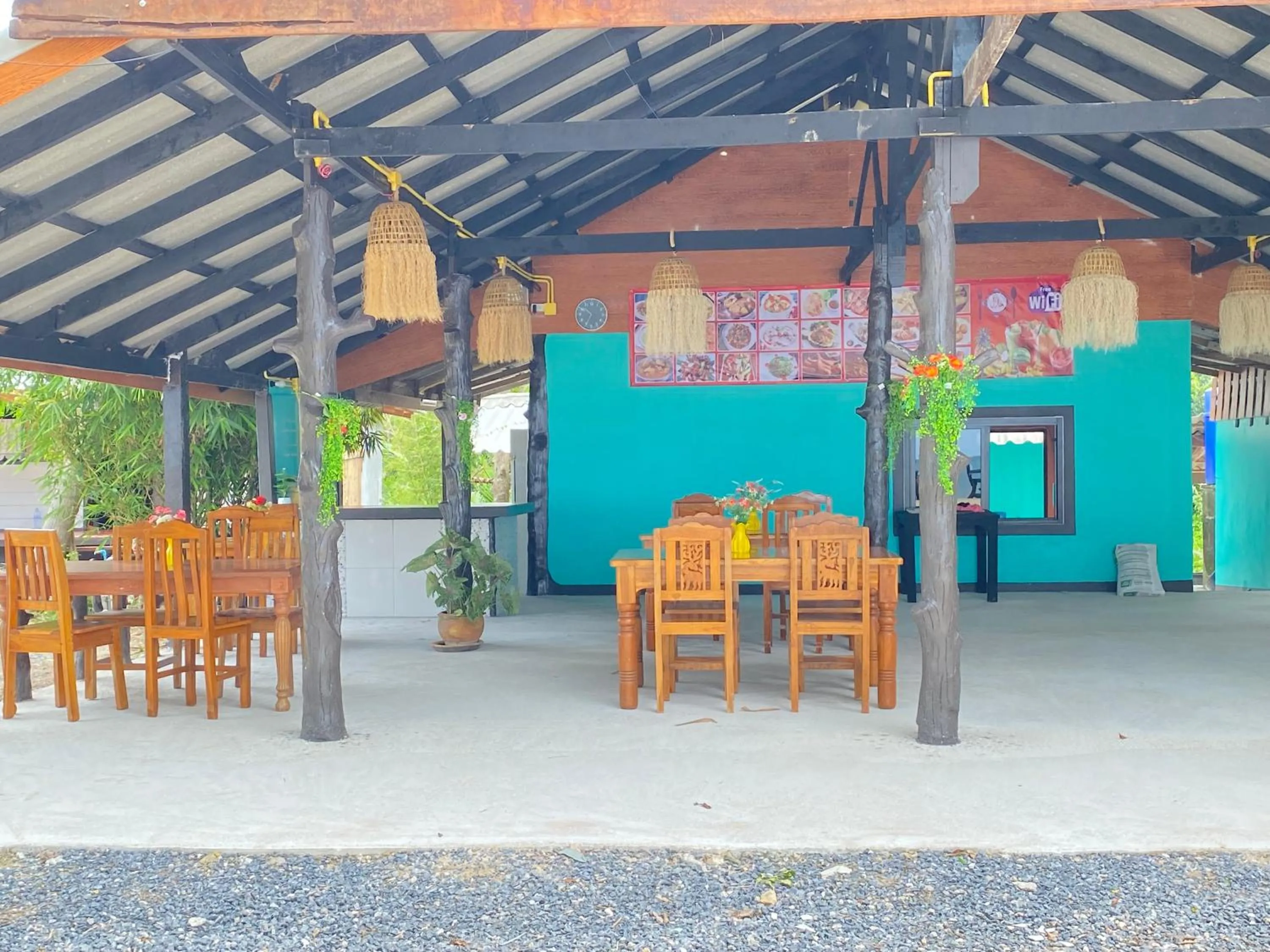 Restaurant/places to eat in Lanta Wild Beach Resort