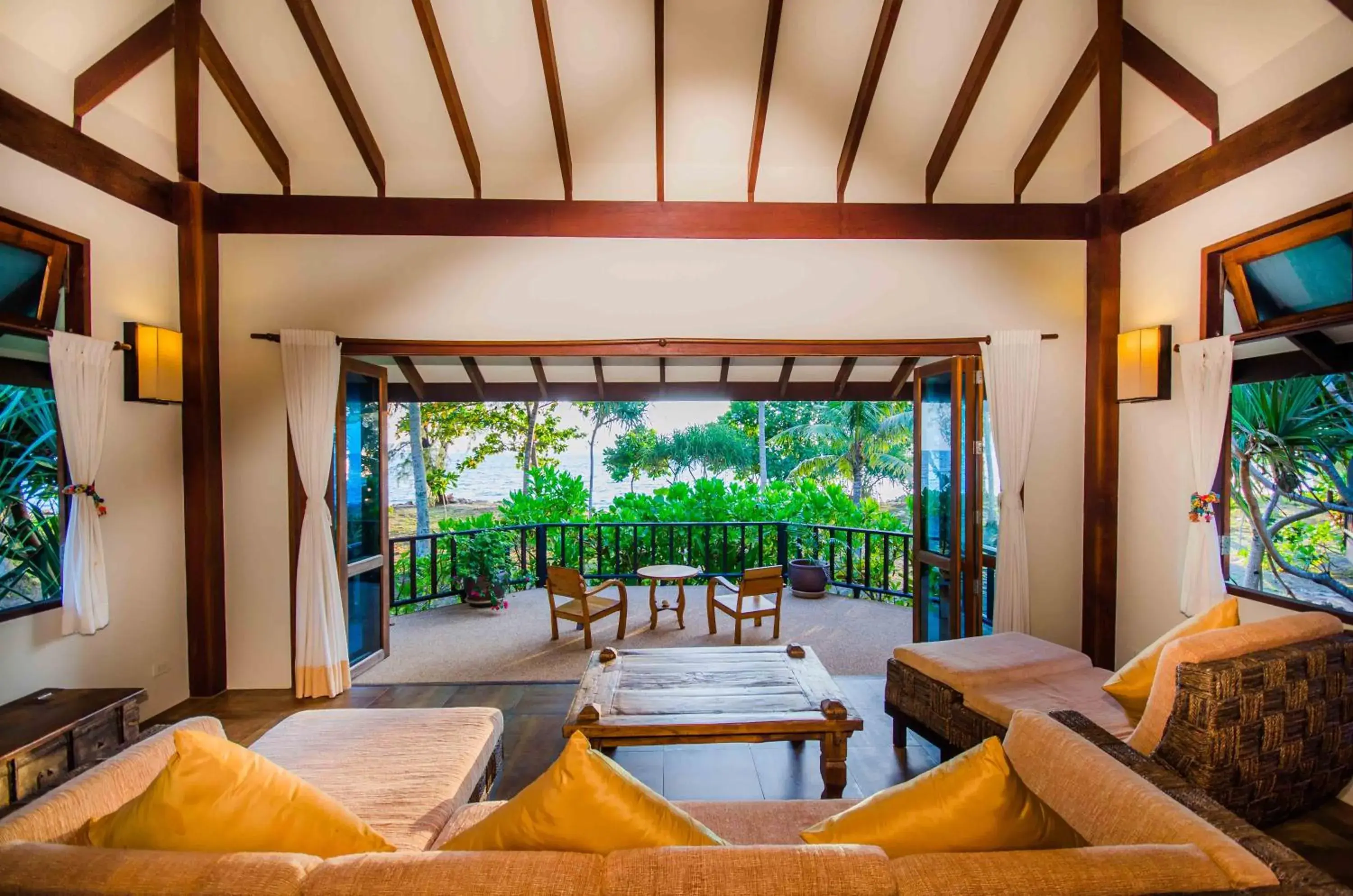 Living room in Koh Jum Beach Villas "A member of Secret Retreats" Living room in Koh Jum Beach Villas "A member of Secret Retreats"
