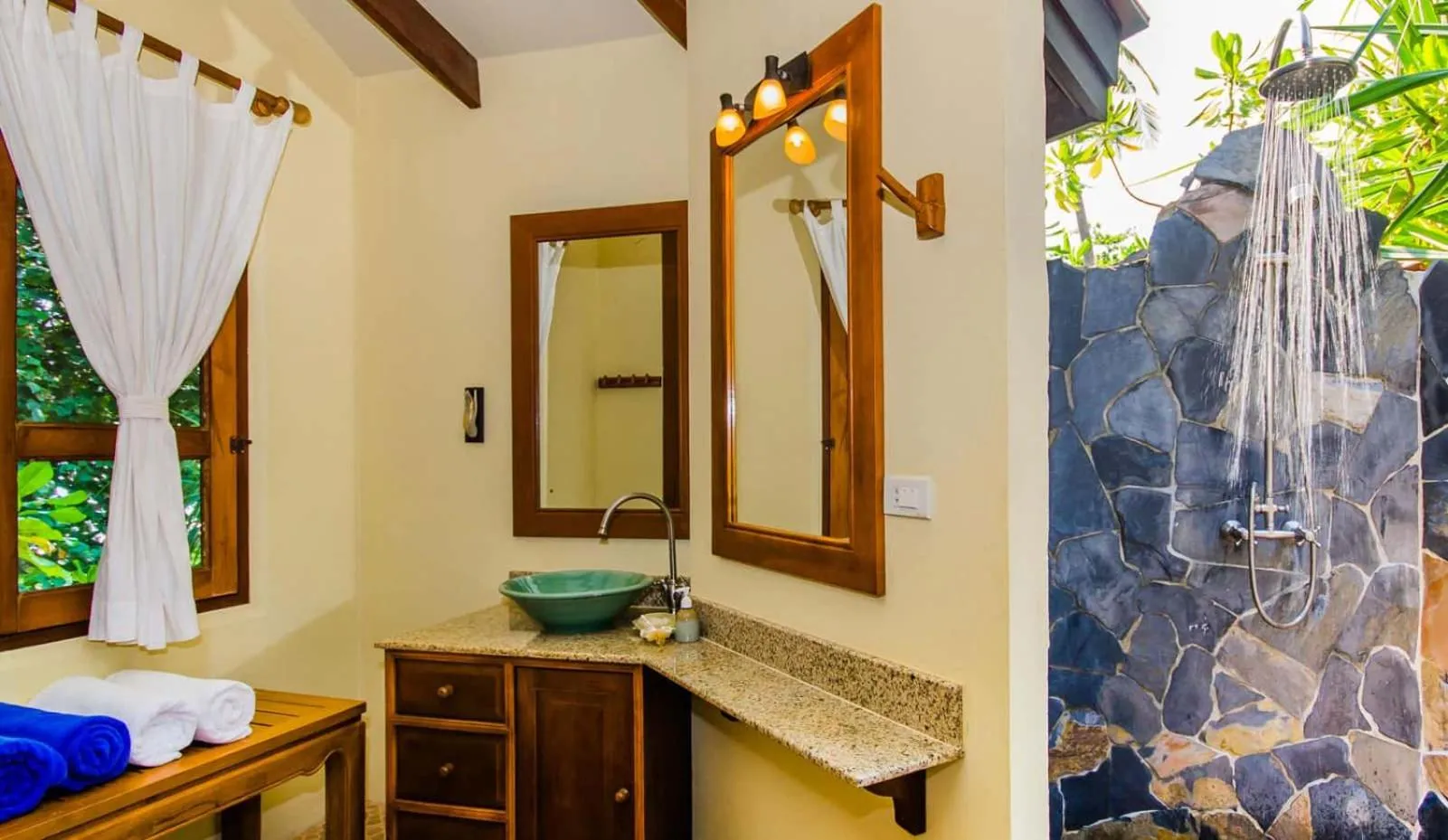 Bed in Koh Jum Beach Villas "A member of Secret Retreats"