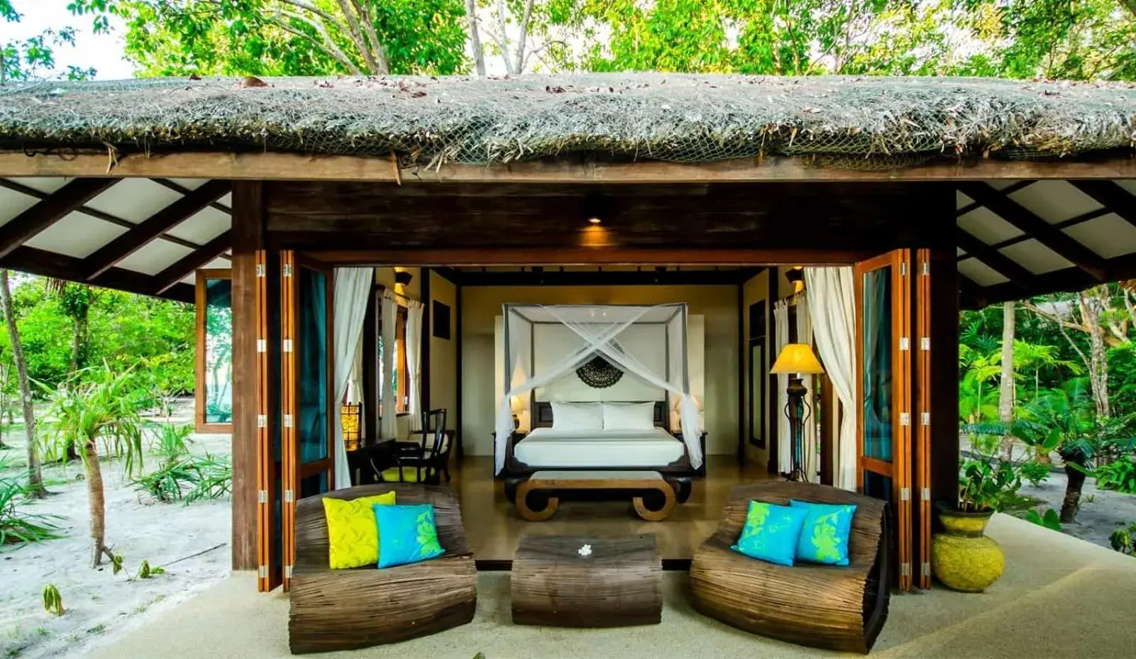 Property building in Koh Jum Beach Villas "A member of Secret Retreats" Property building in Koh Jum Beach Villas "A member of Secret Retreats"