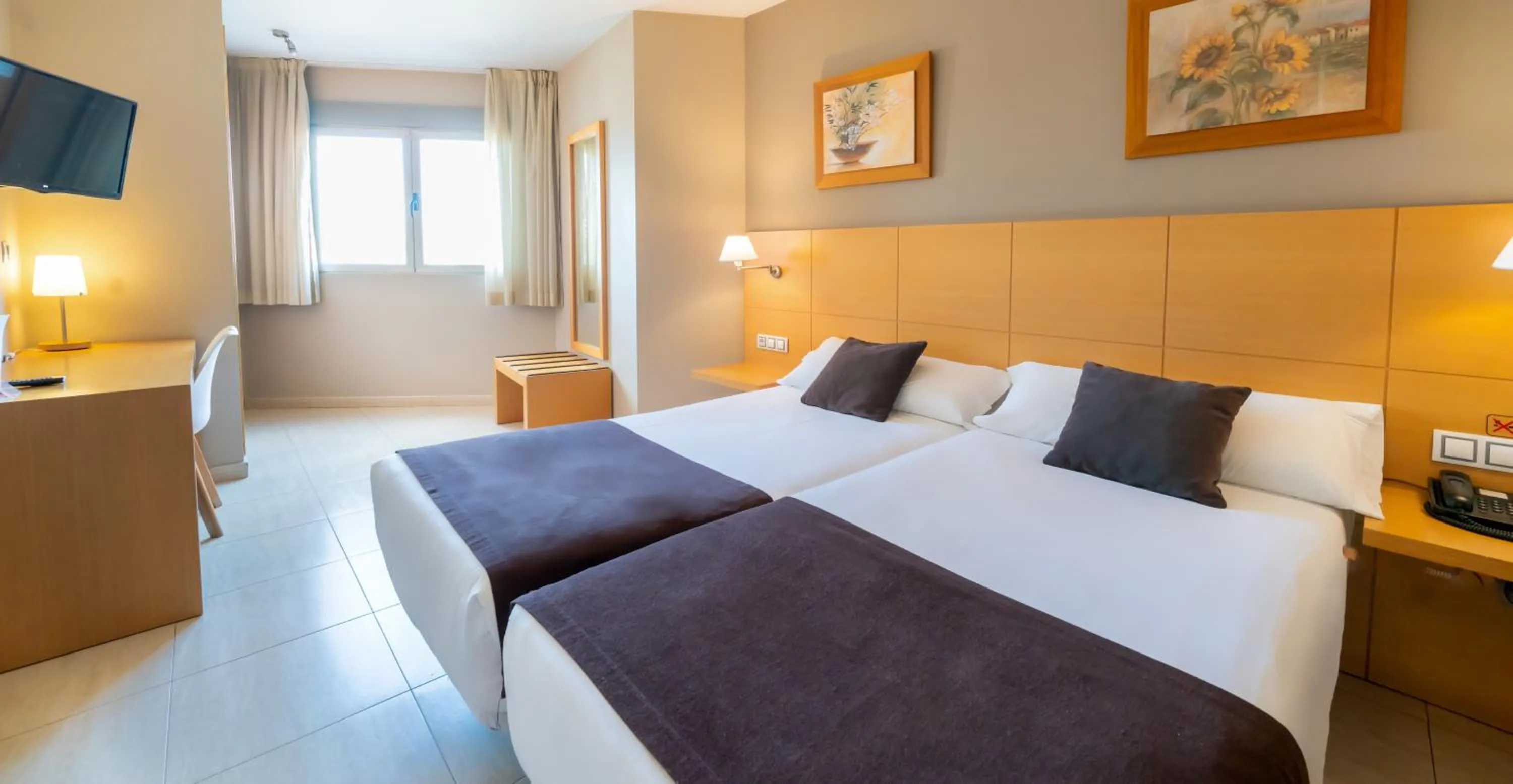 Photo of the whole room, Bed in La City Estación