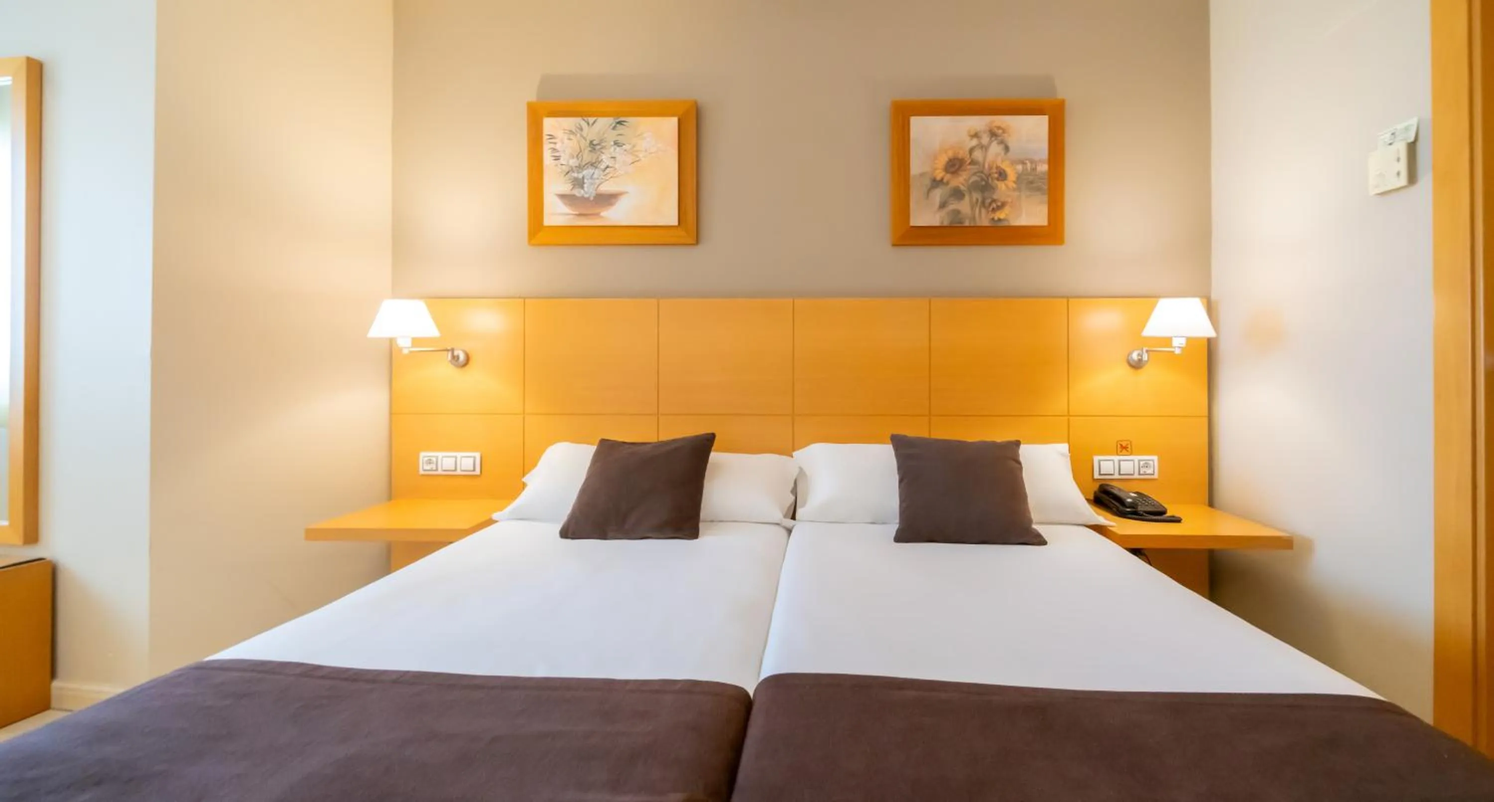 Photo of the whole room, Bed in La City Estación