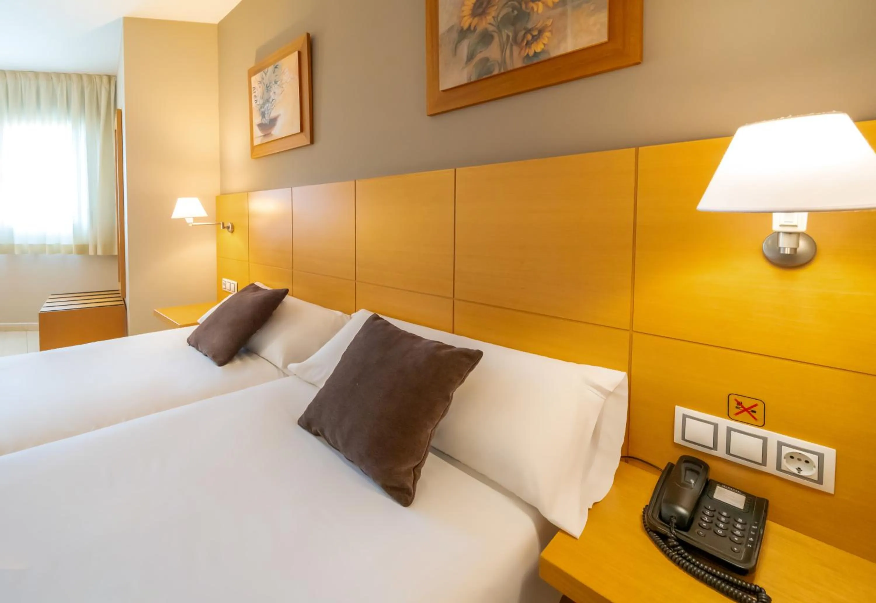 Photo of the whole room, Bed in La City Estación