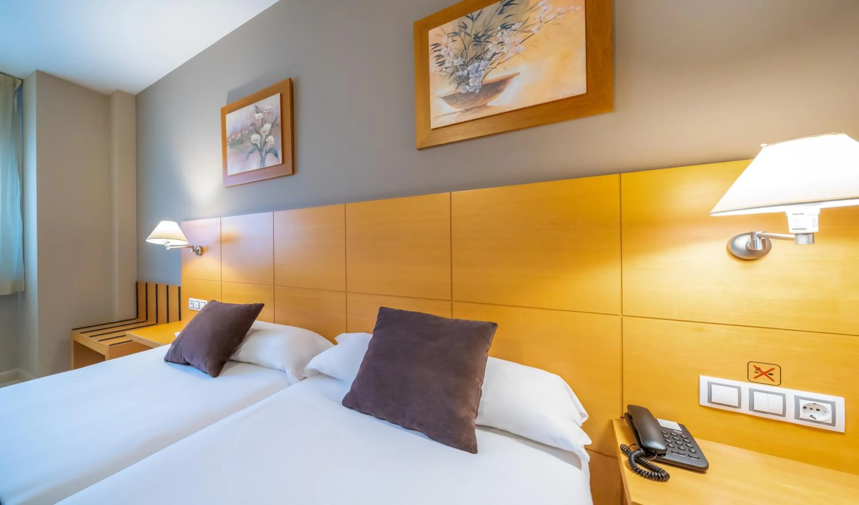 Photo of the whole room, Bed in La City Estación