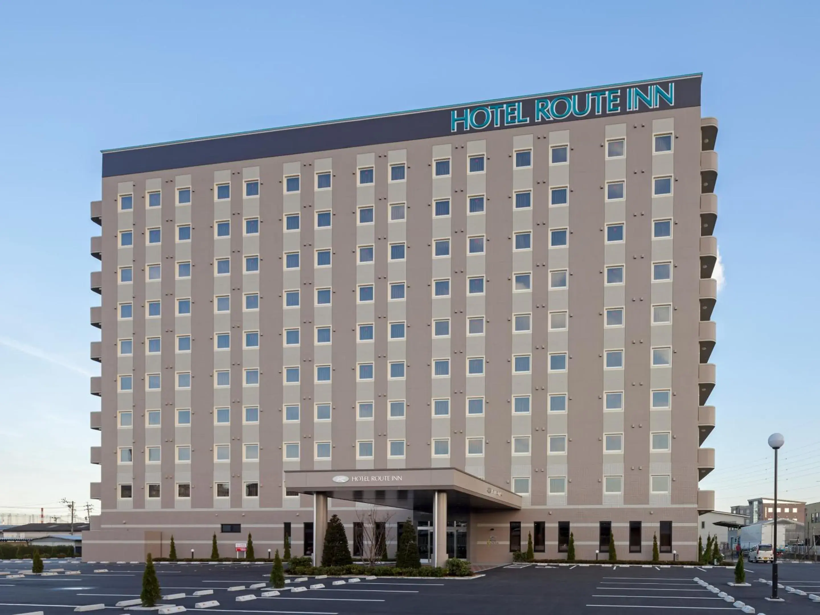 Property building in Hotel Route Inn Minami Yokkaichi Property building in Hotel Route Inn Minami Yokkaichi