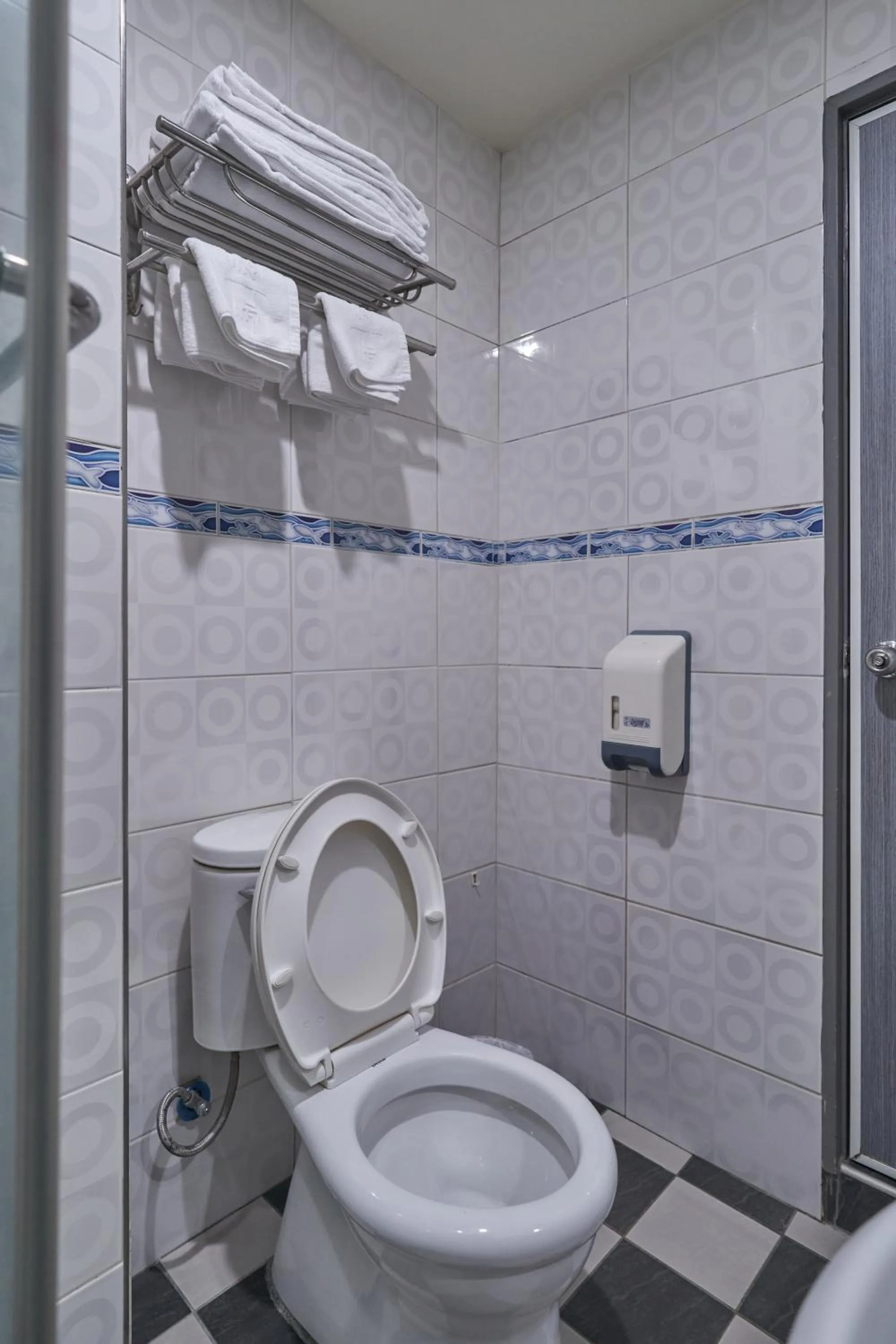 Shower in Yung An Business Hotel