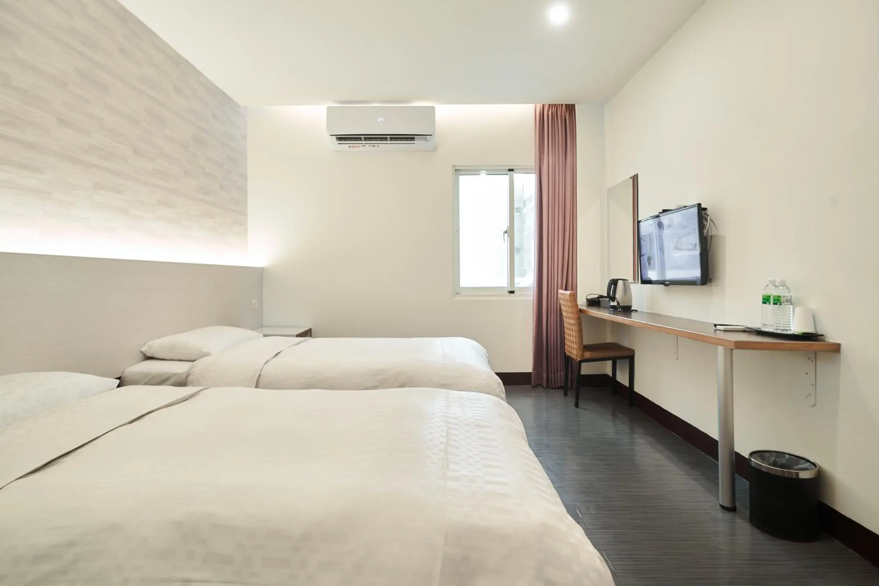 Standard Twin Room in Yung An Business Hotel Standard Twin Room in Yung An Business Hotel