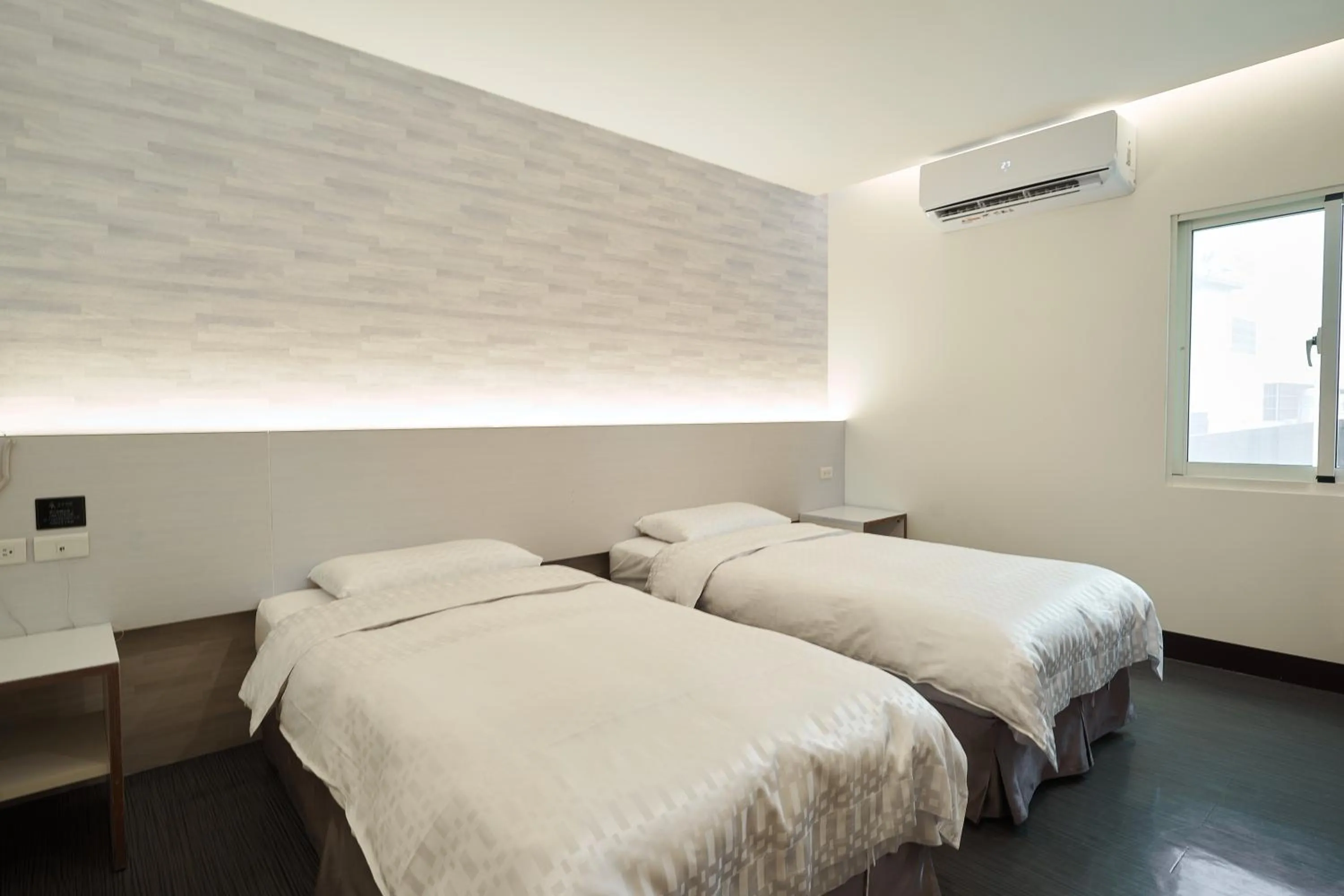 Property building, Bed in Yung An Business Hotel