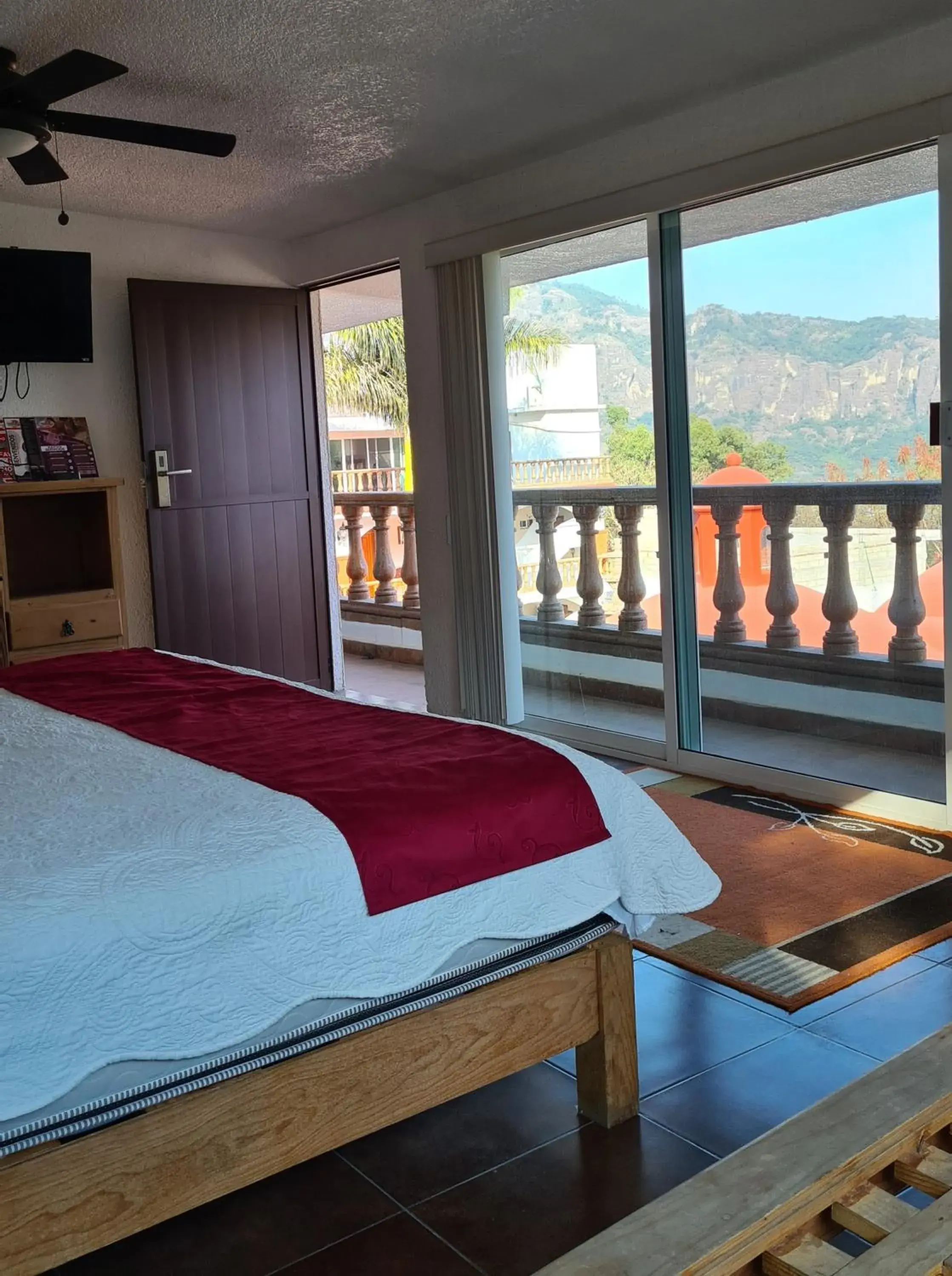 King Suite in Hotel Leyenda del Tepozteco King Suite in Hotel Leyenda del Tepozteco