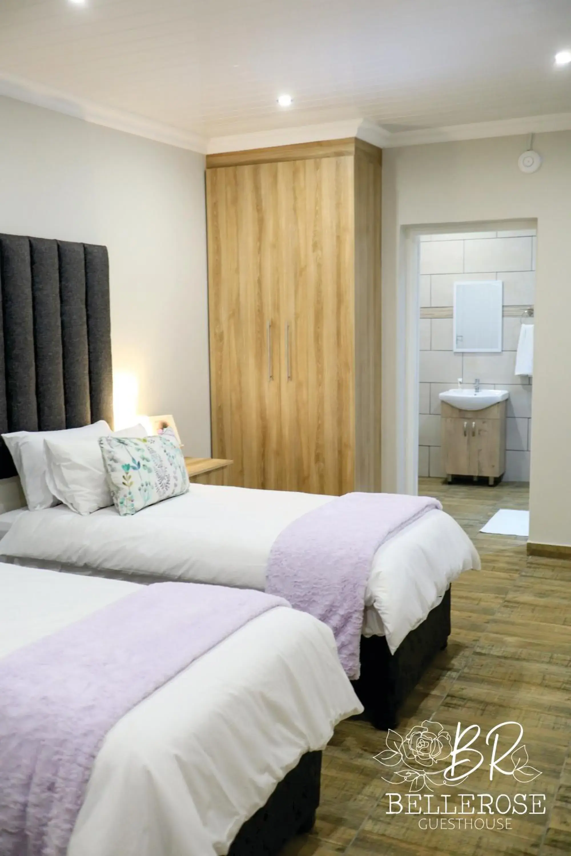 Twin Room - single occupancy in Bellerose Guesthouse Twin Room - single occupancy in Bellerose Guesthouse