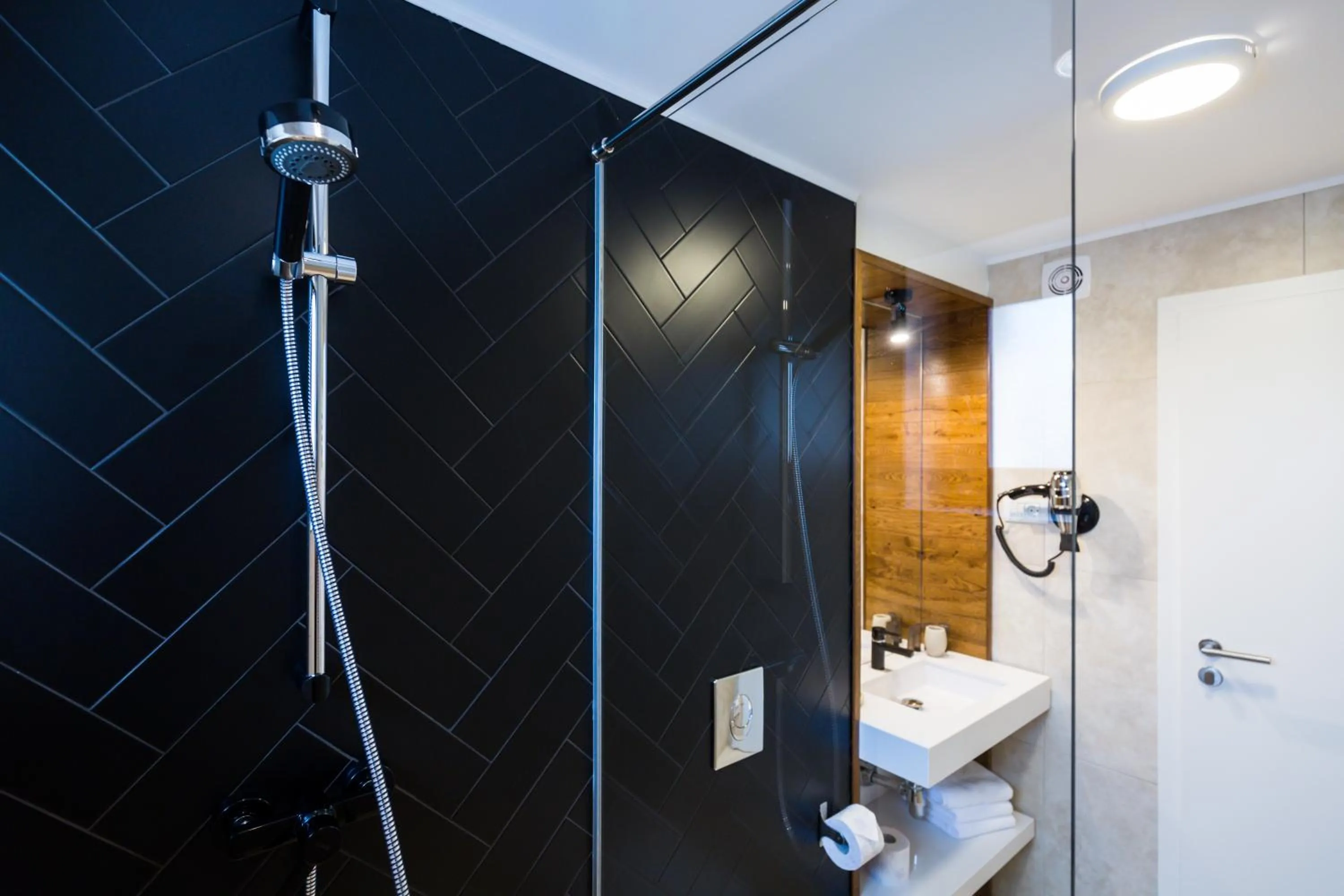 UpperHouse Suites & More