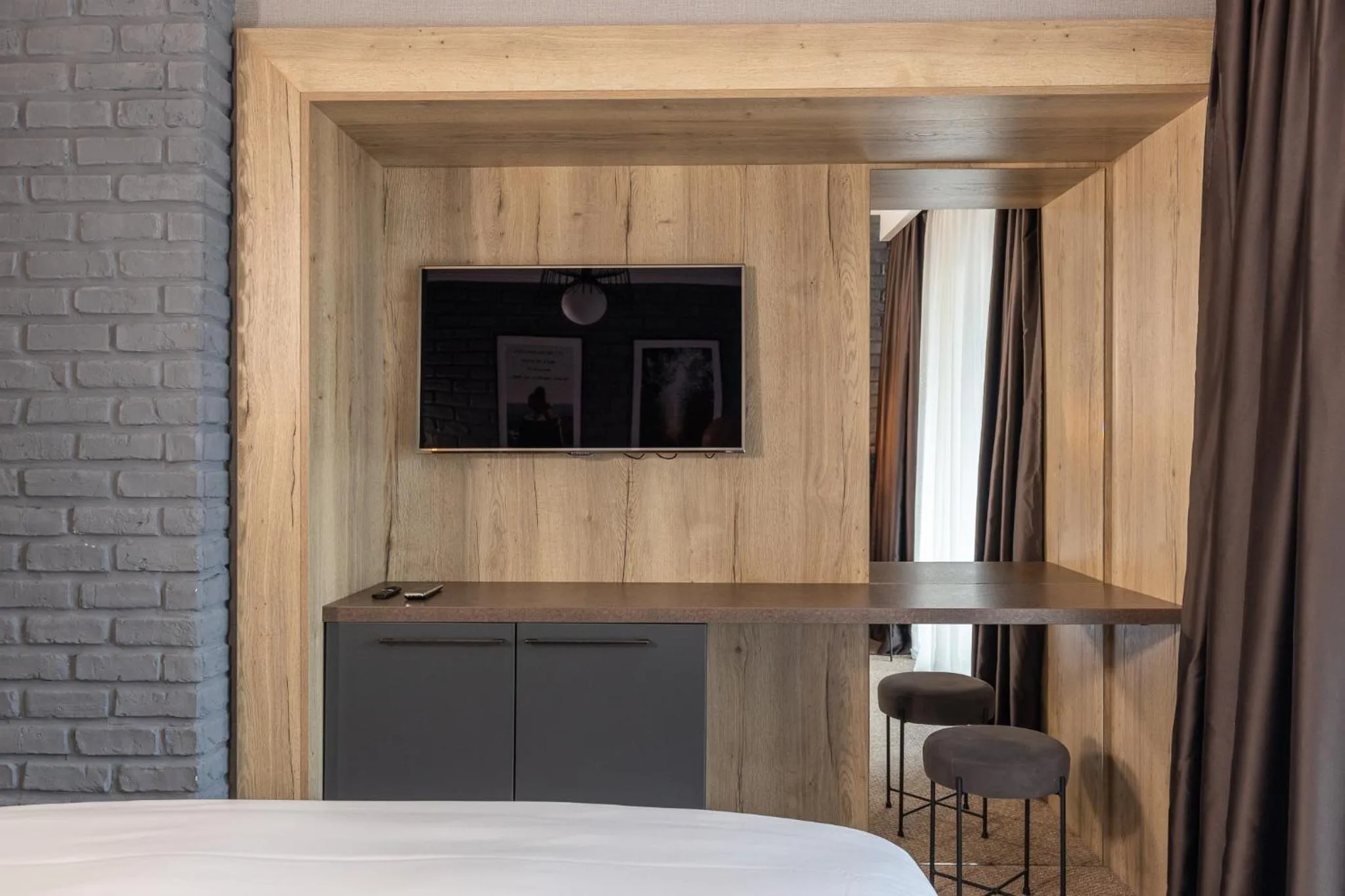 TV and multimedia, Bed in UpperHouse Suites & More