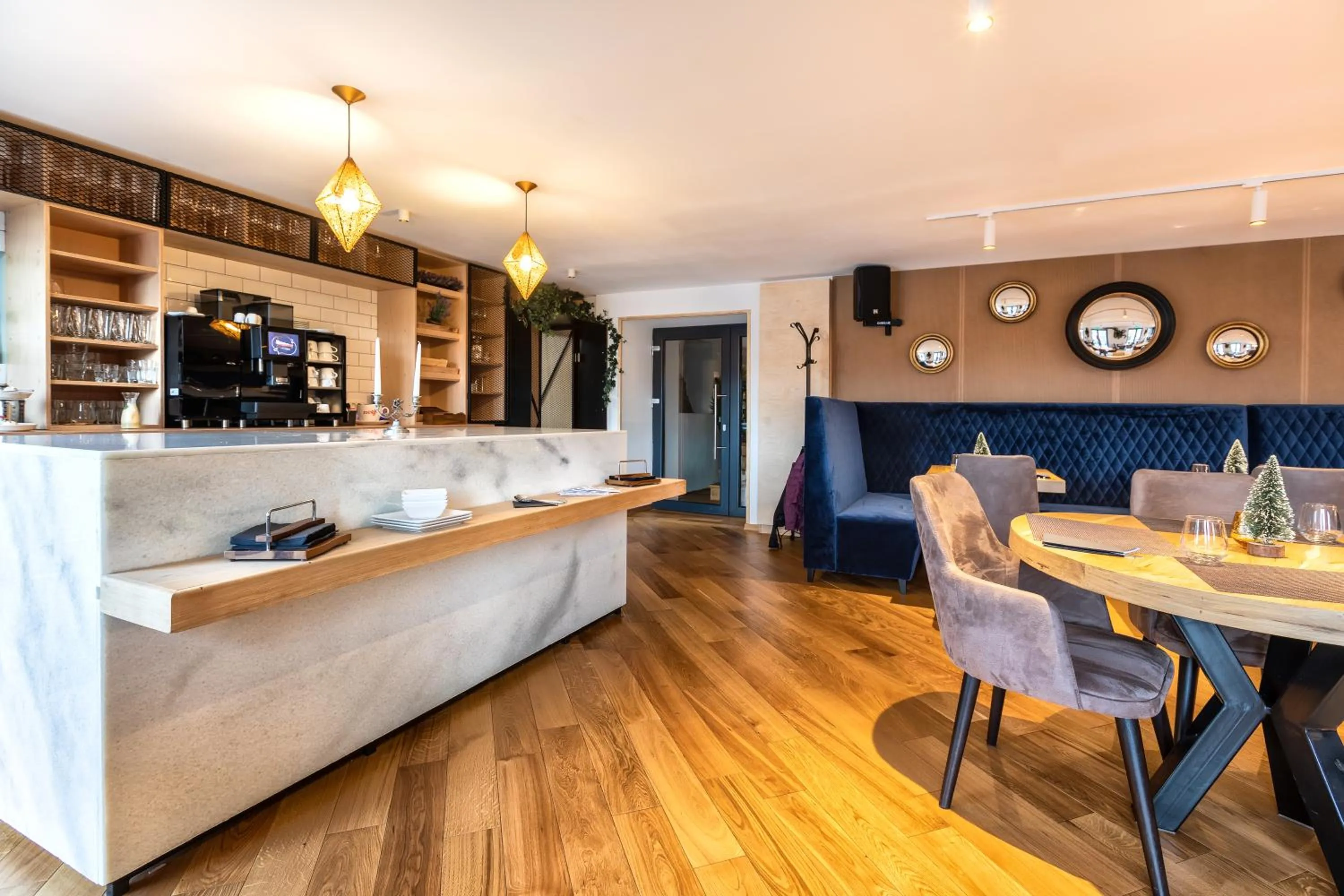 Lounge or bar in UpperHouse Suites & More