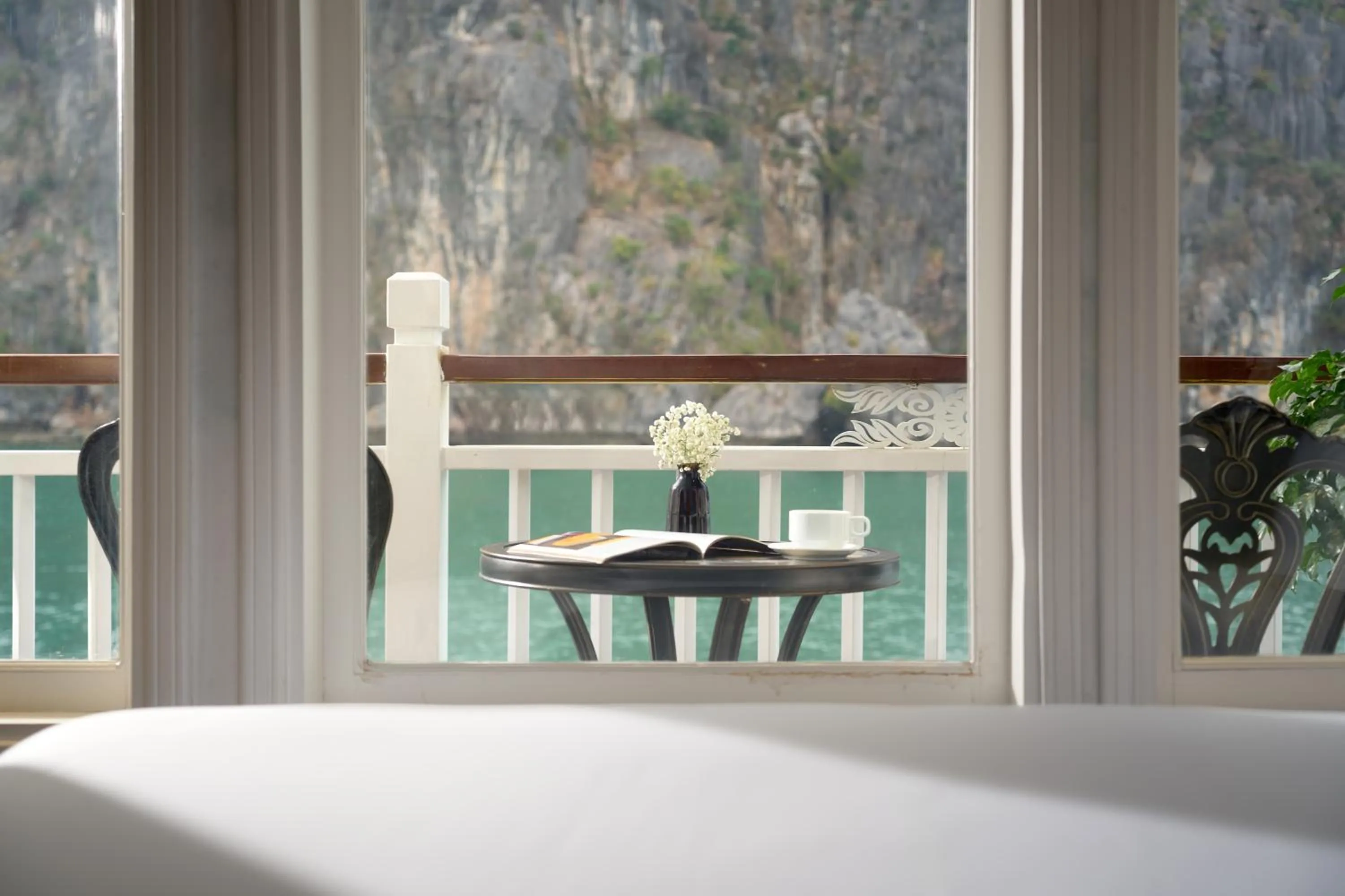 Bed in Signature Royal Halong Cruise