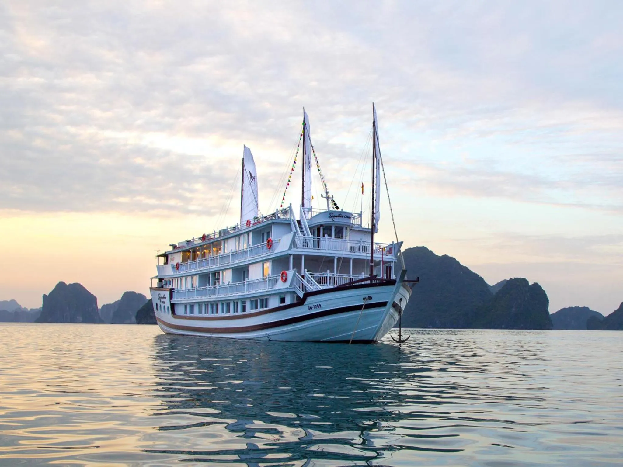 On site in Signature Royal Halong Cruise