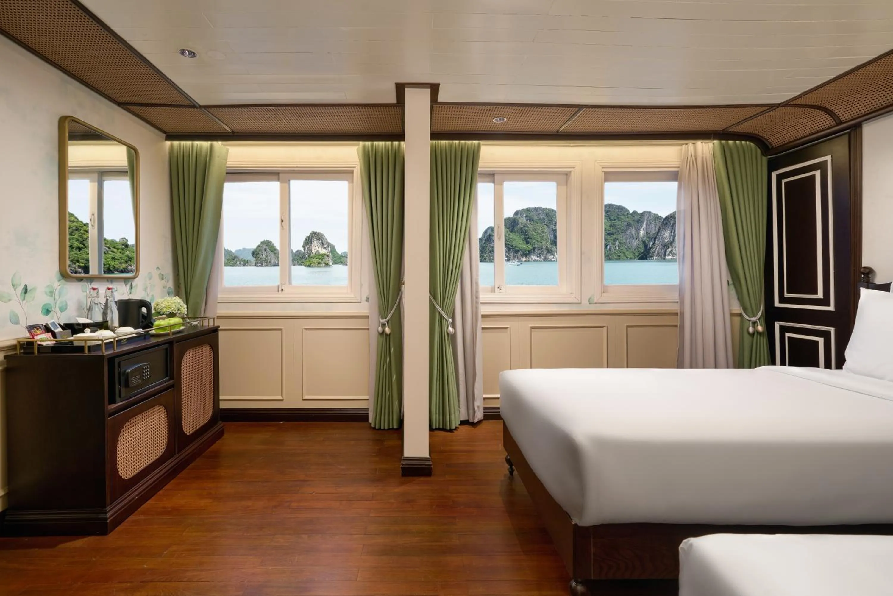 Bed in Signature Royal Halong Cruise