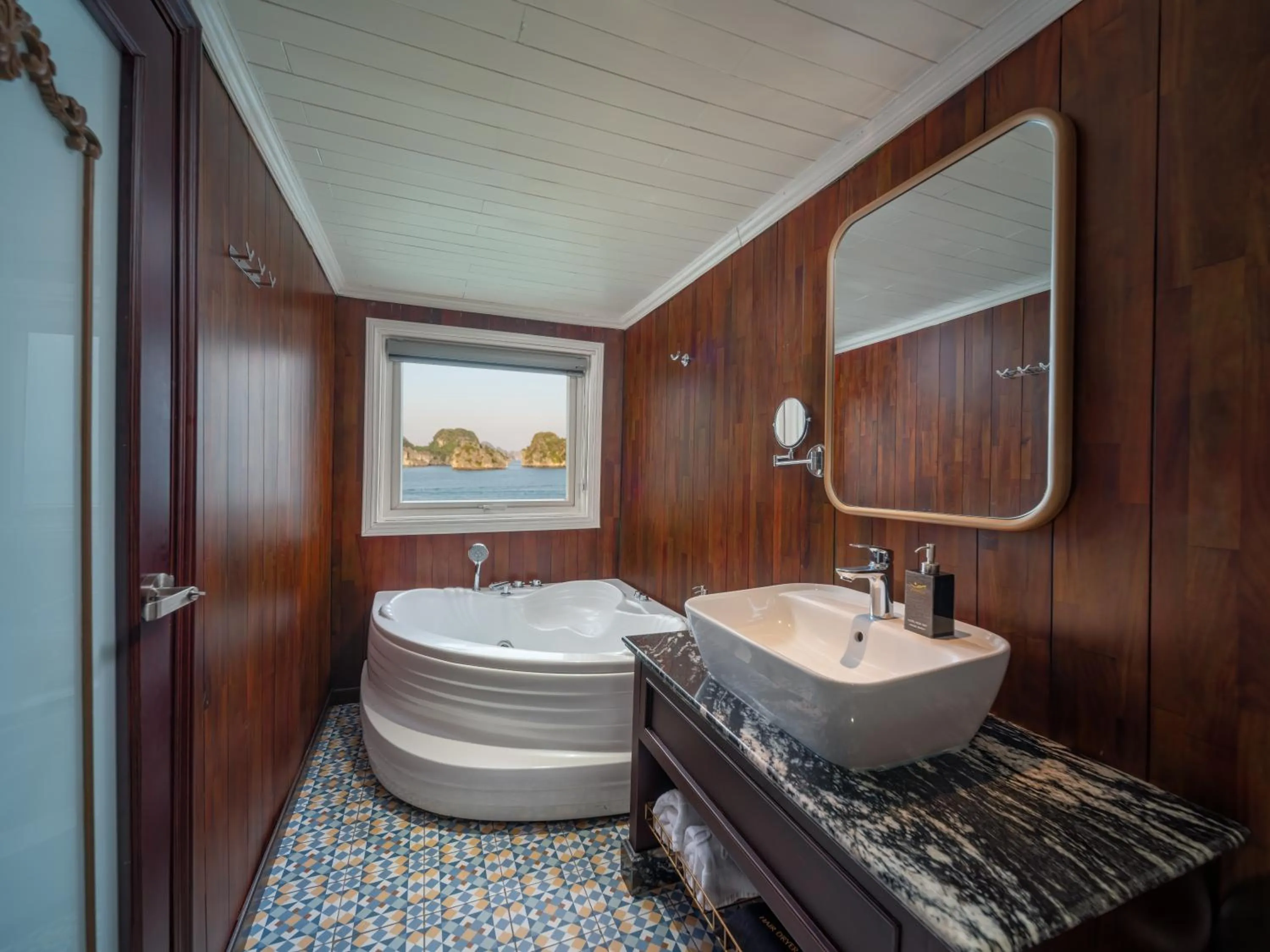 Signature Royal Halong Cruise