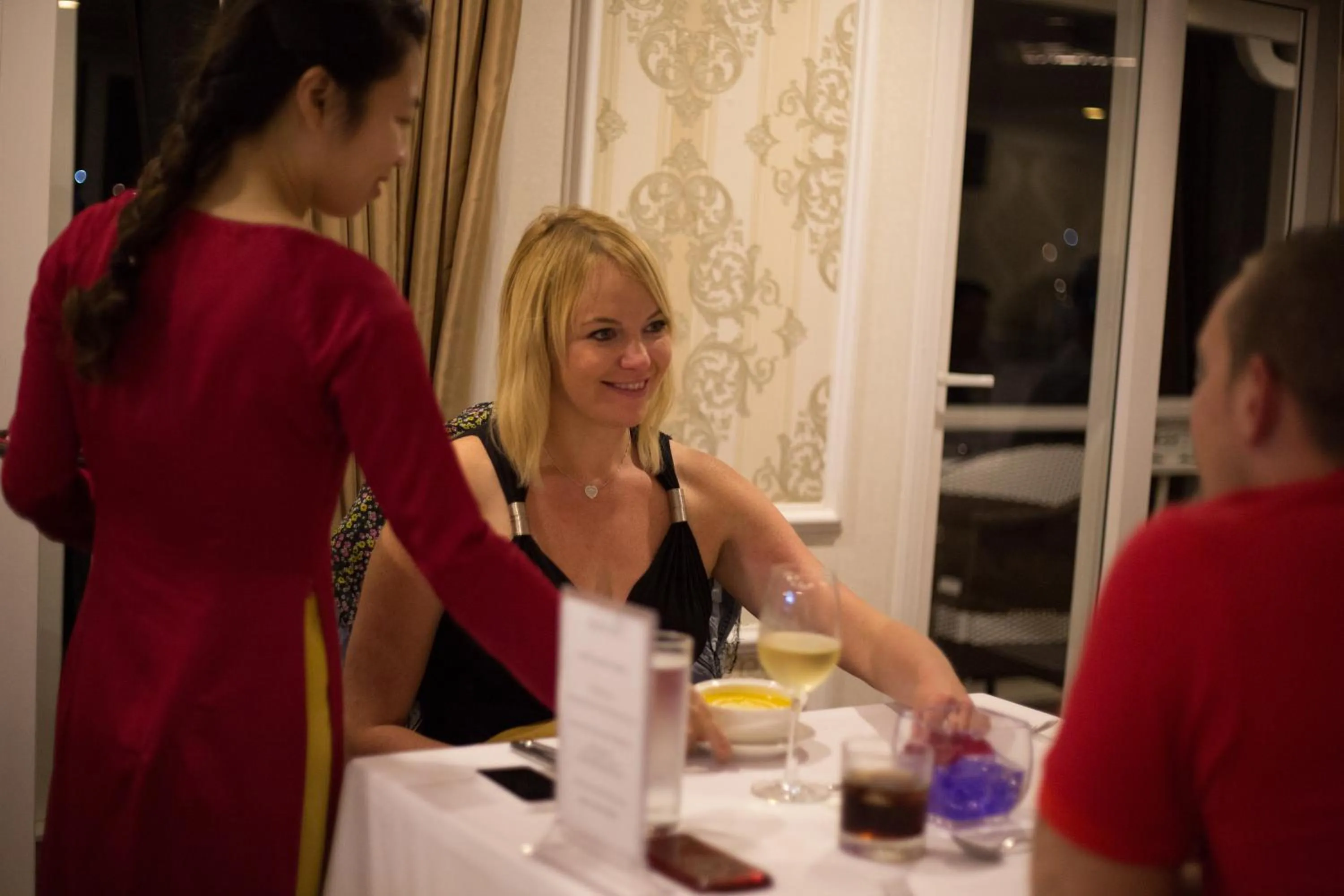 Restaurant/places to eat in Signature Royal Halong Cruise