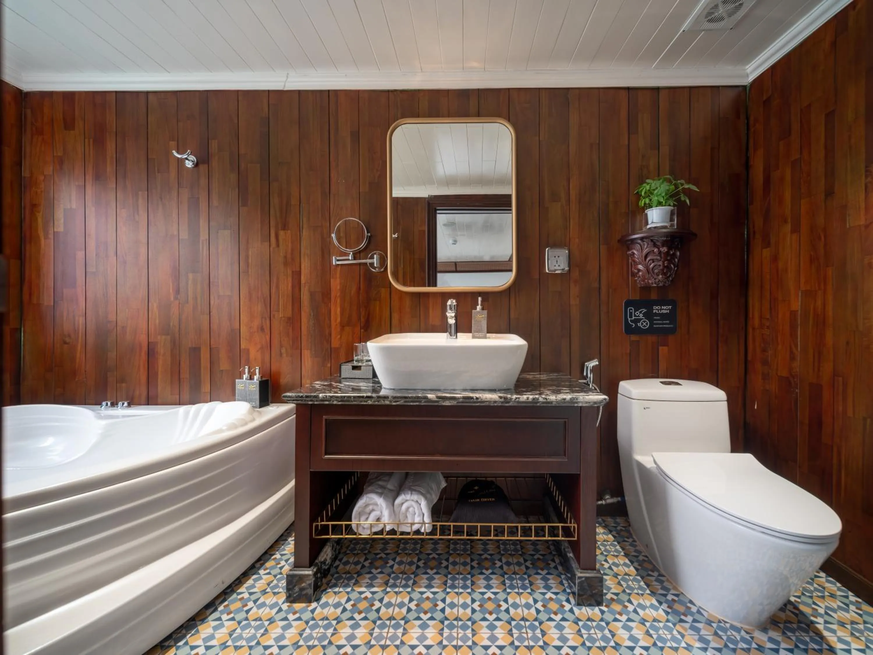 Signature Royal Halong Cruise