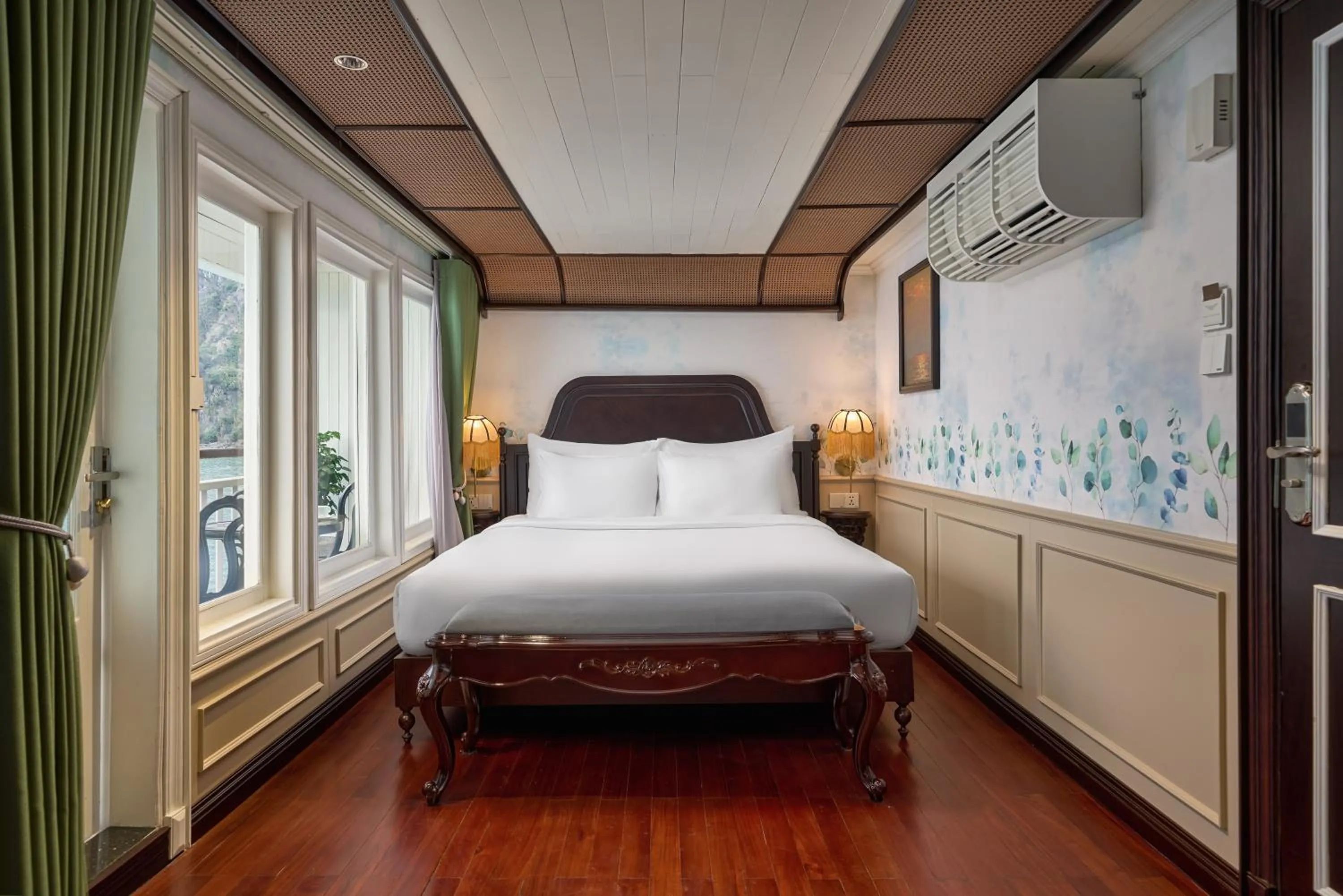 Bed in Signature Royal Halong Cruise