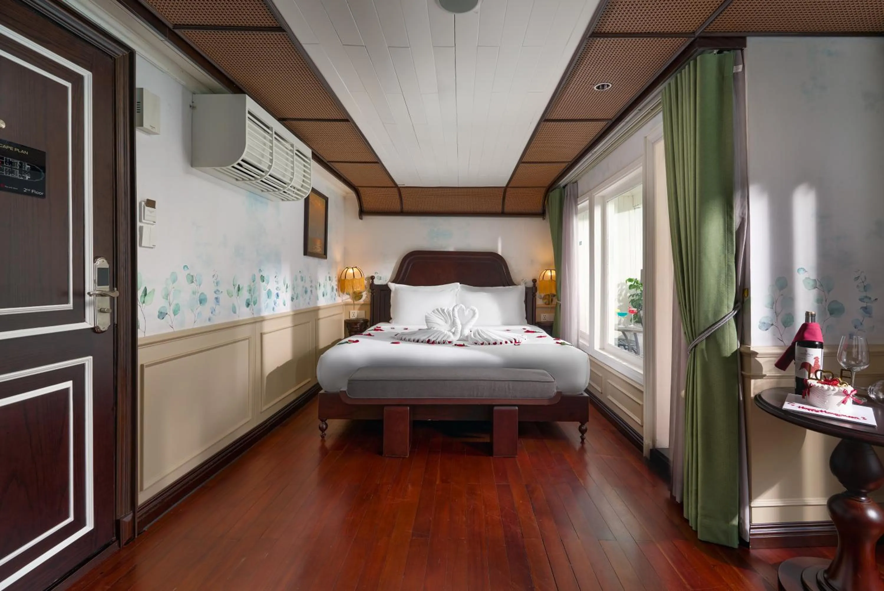 Bed in Signature Royal Halong Cruise