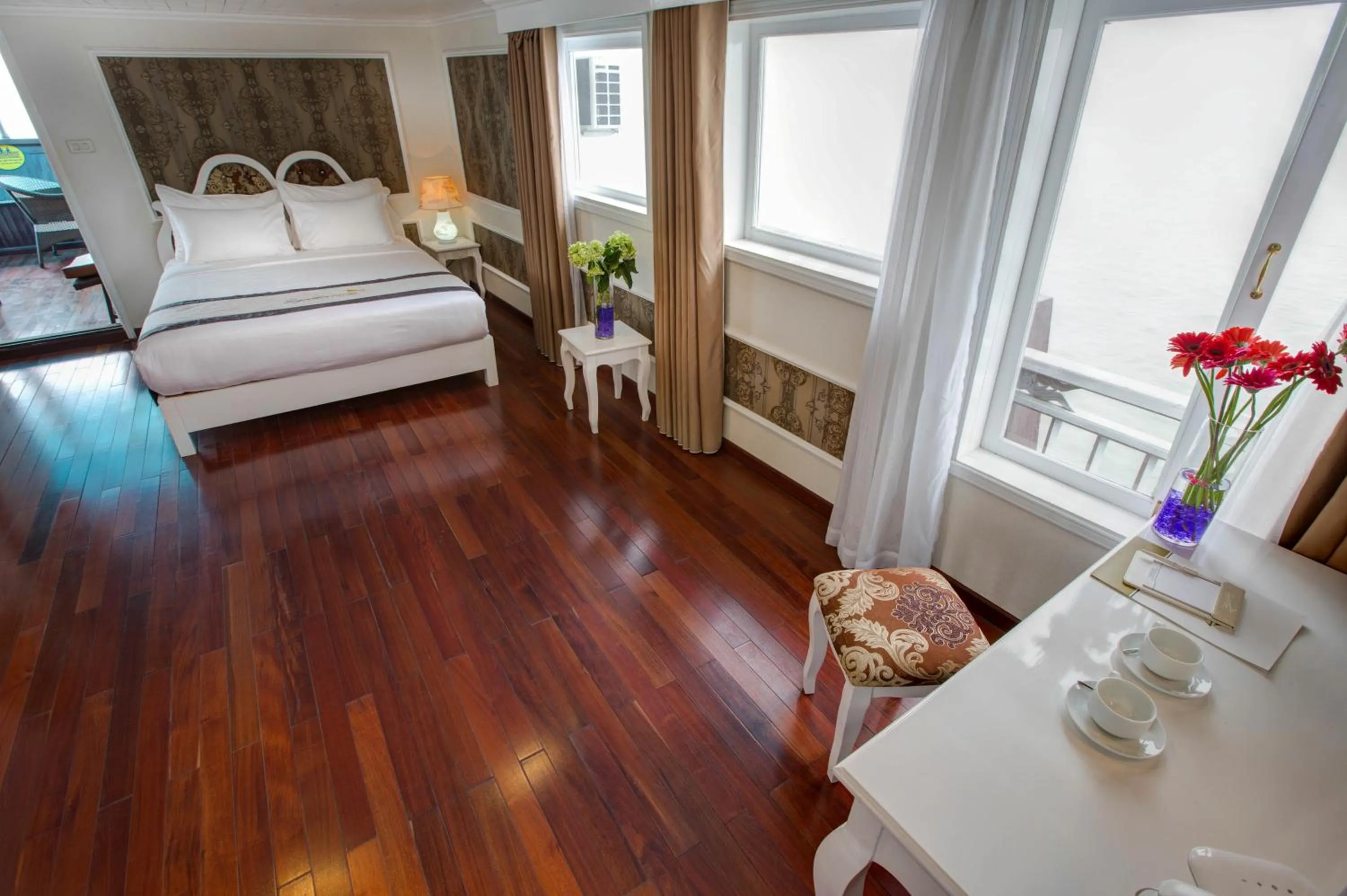 Day, Bed in Signature Royal Halong Cruise