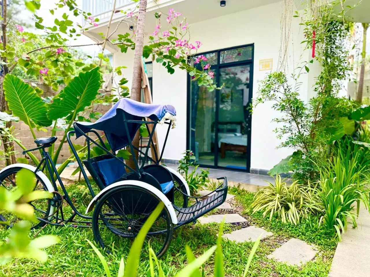 Triple Room with Balcony in Kampot River Bungalow by MAMA