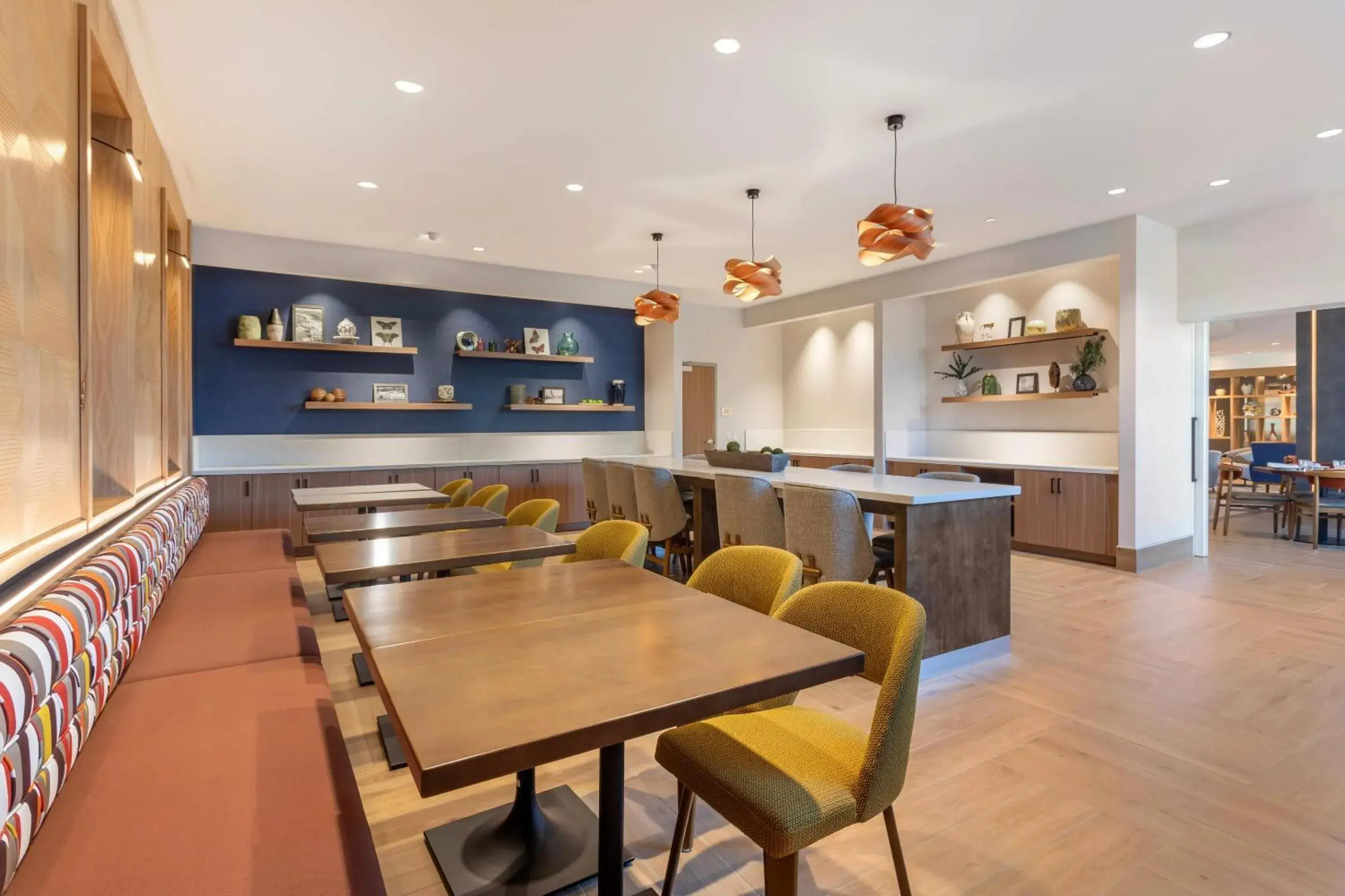 Restaurant/places to eat in Cambria Hotel Pigeon Forge Restaurant/places to eat in Cambria Hotel Pigeon Forge