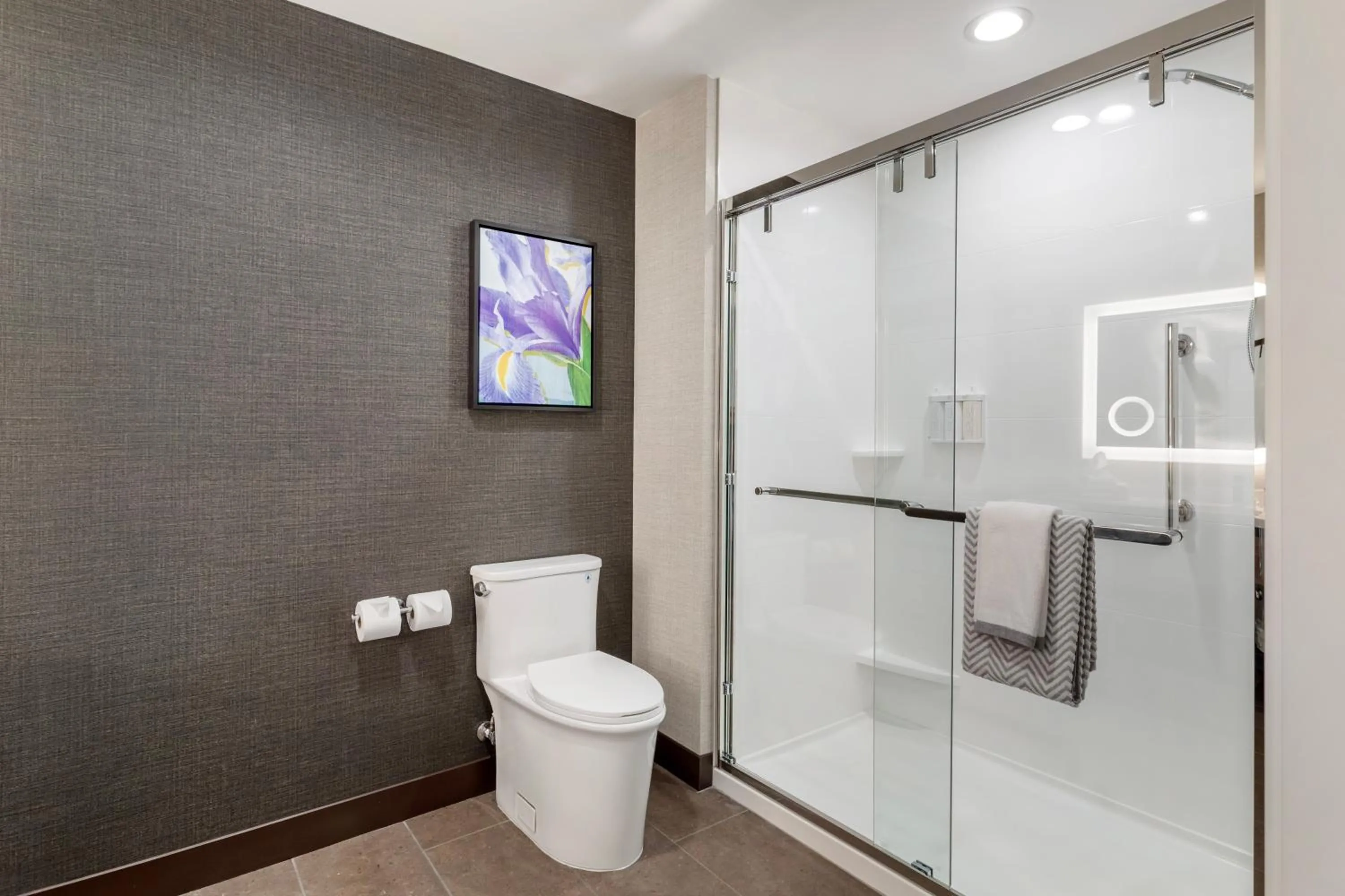 King Room with Mountain View - Non Smoking/Upper floor in Cambria Hotel Pigeon Forge