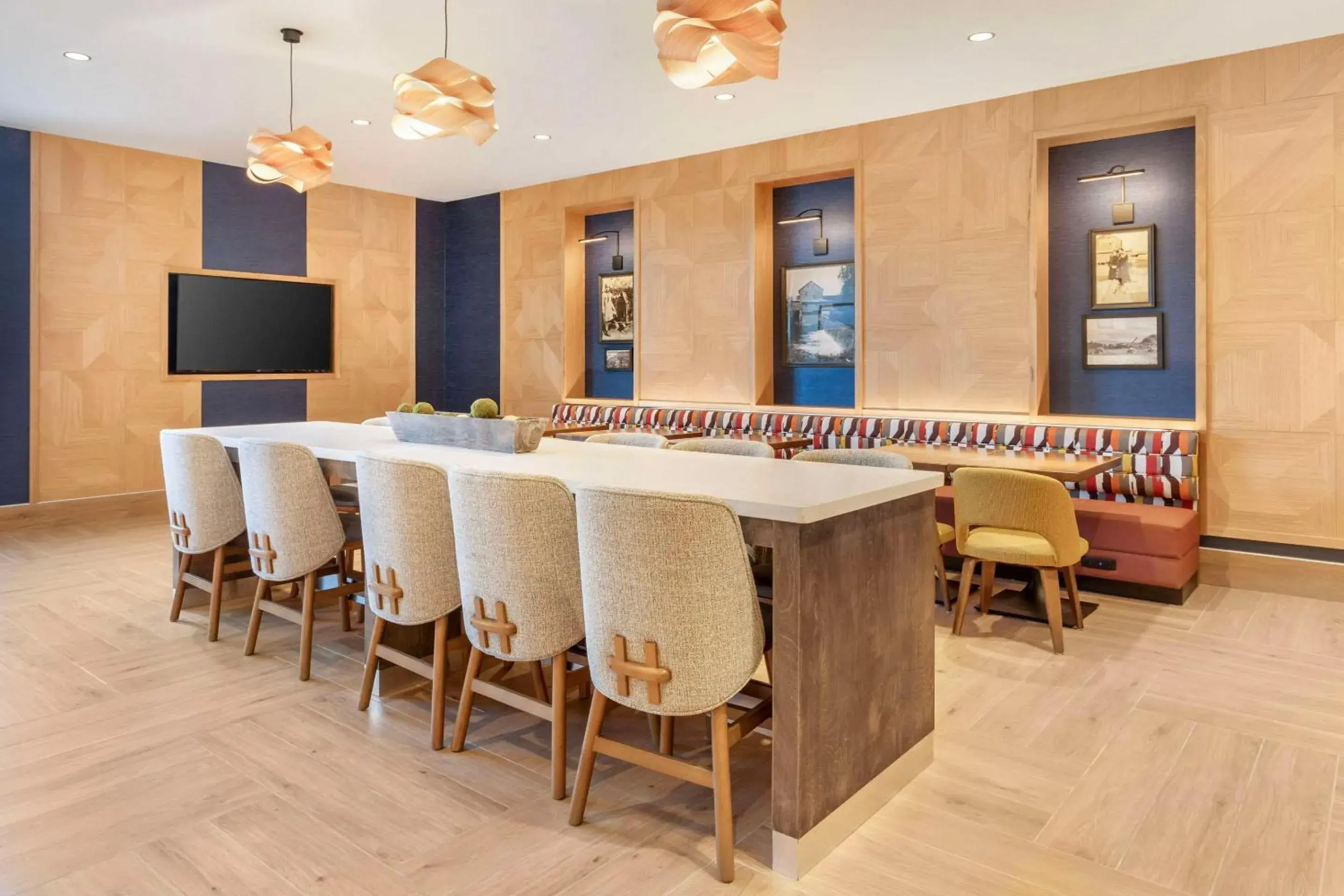 Restaurant/places to eat in Cambria Hotel Pigeon Forge Restaurant/places to eat in Cambria Hotel Pigeon Forge