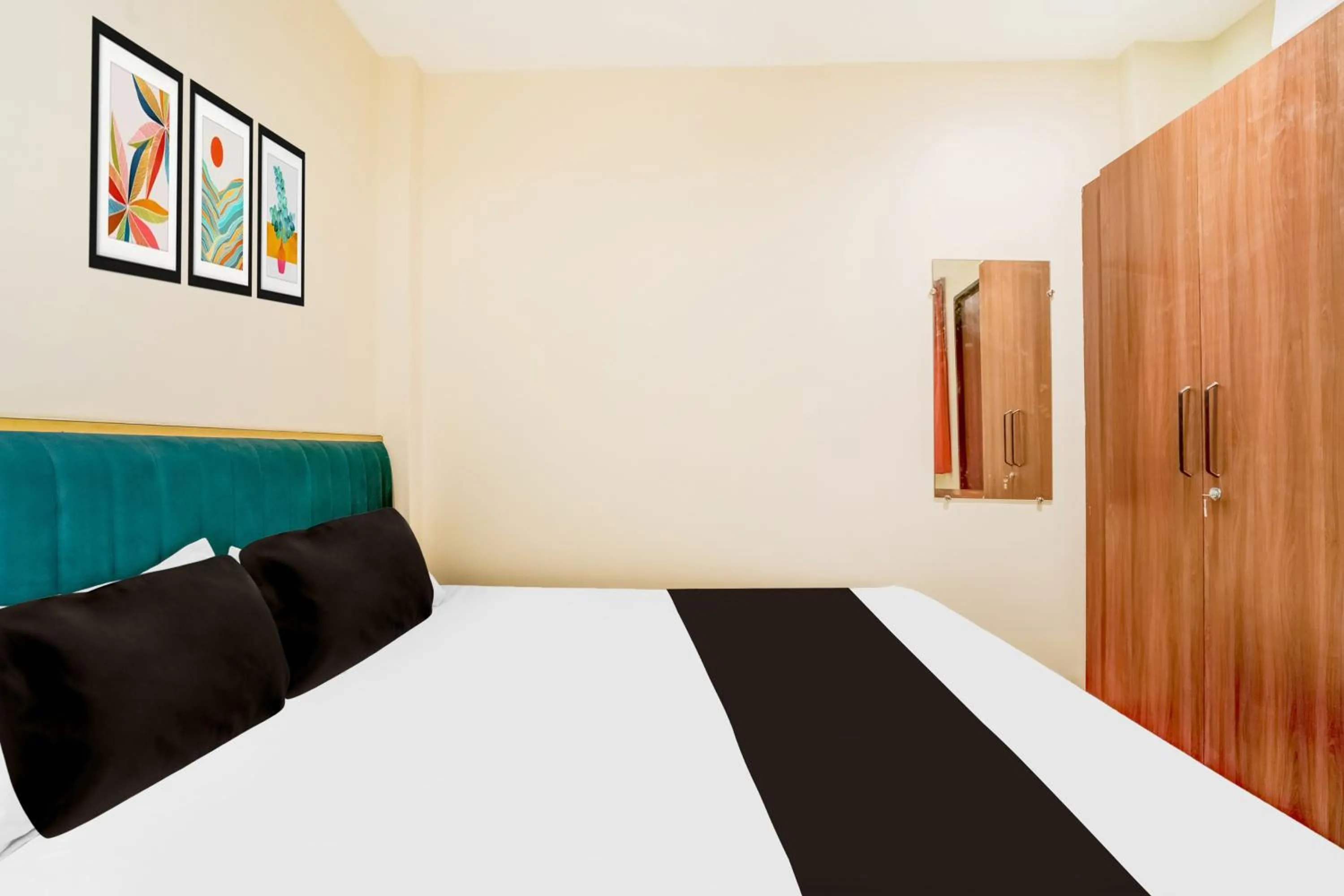 Bedroom, Bed in Hotel O Mahakal Temple Formerly Shivangam