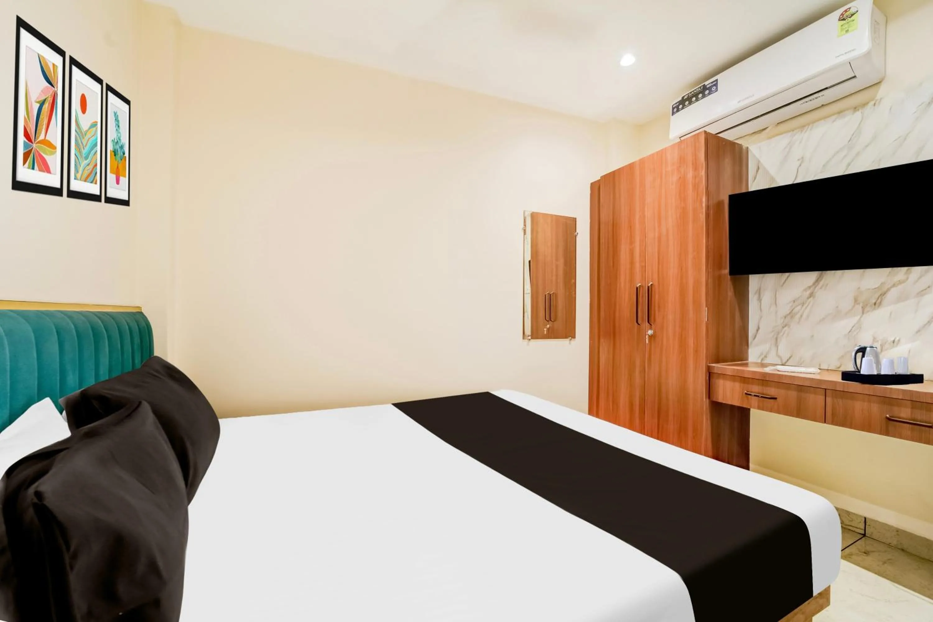 Bedroom, Bed in Hotel O Mahakal Temple Formerly Shivangam