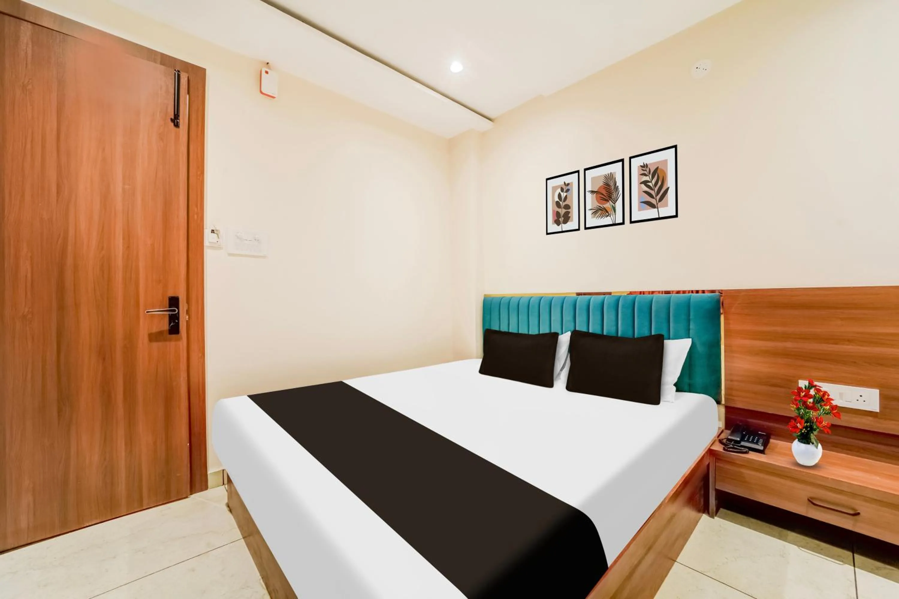 Bedroom, Bed in Hotel O Mahakal Temple Formerly Shivangam