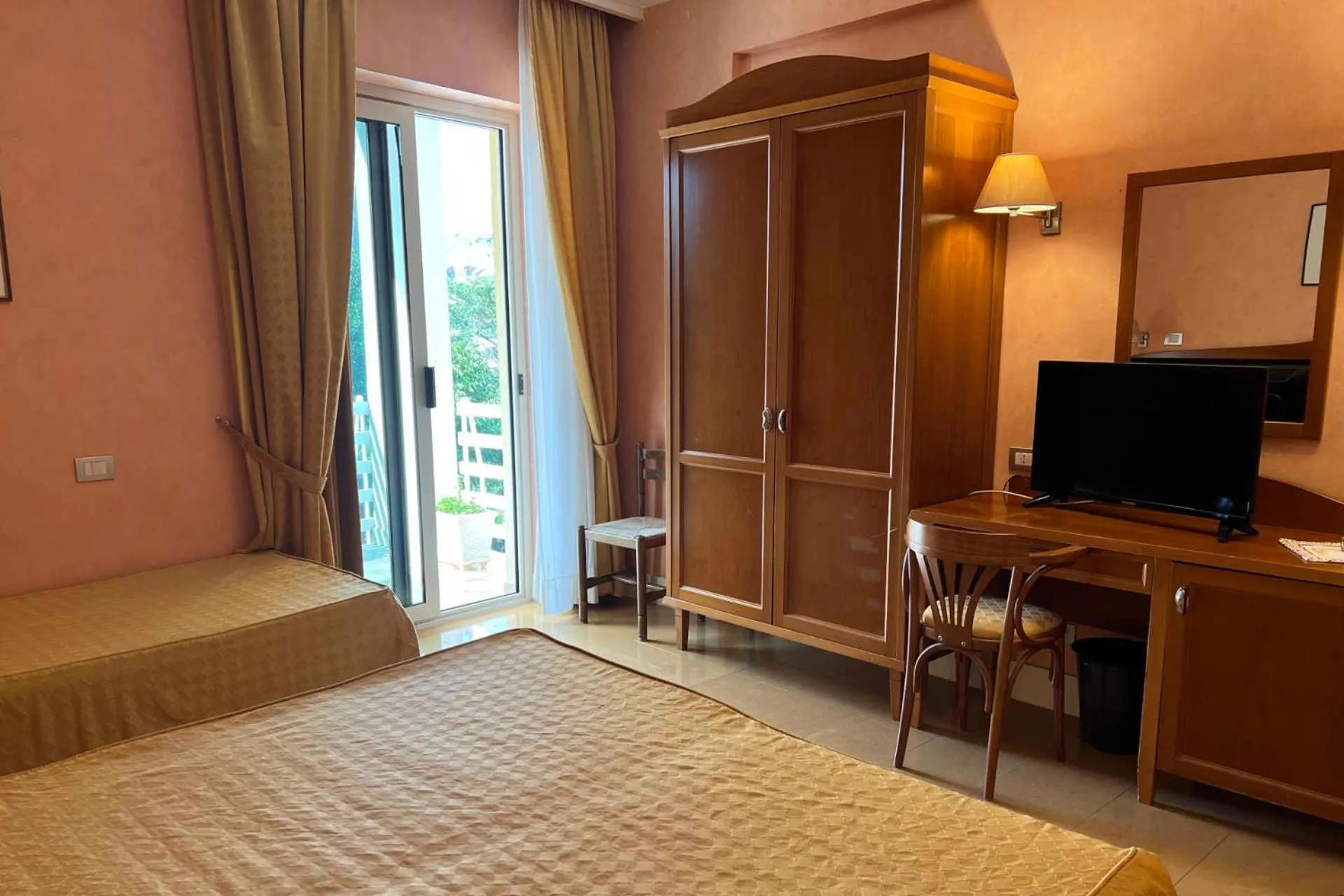 Bed in Hotel Conchiglia d'Oro