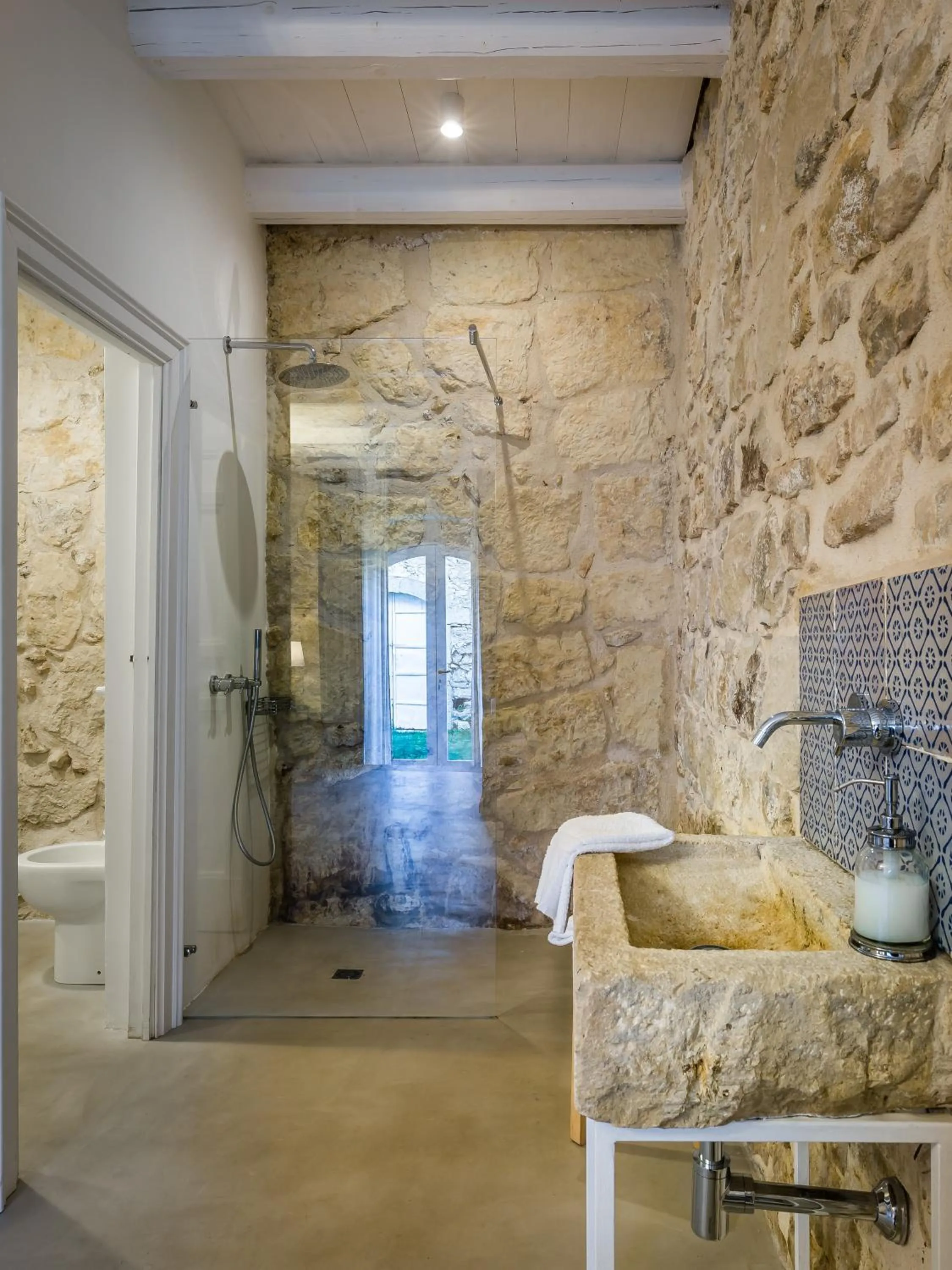 Bathroom in Baglio Occhipinti