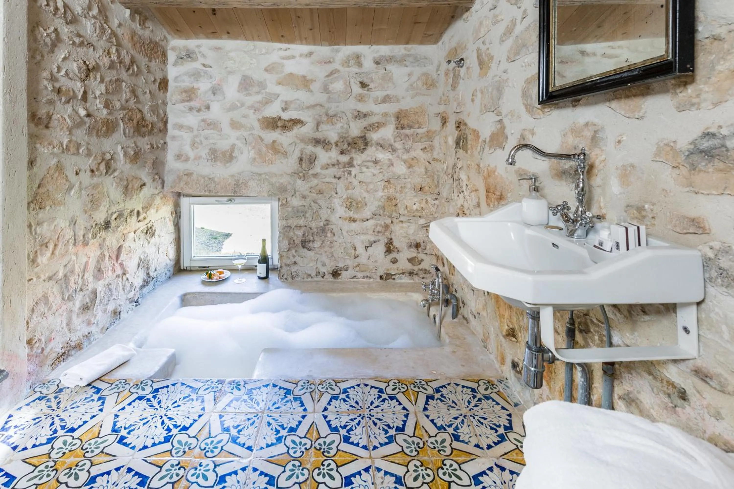 Bathroom, Bed in Baglio Occhipinti