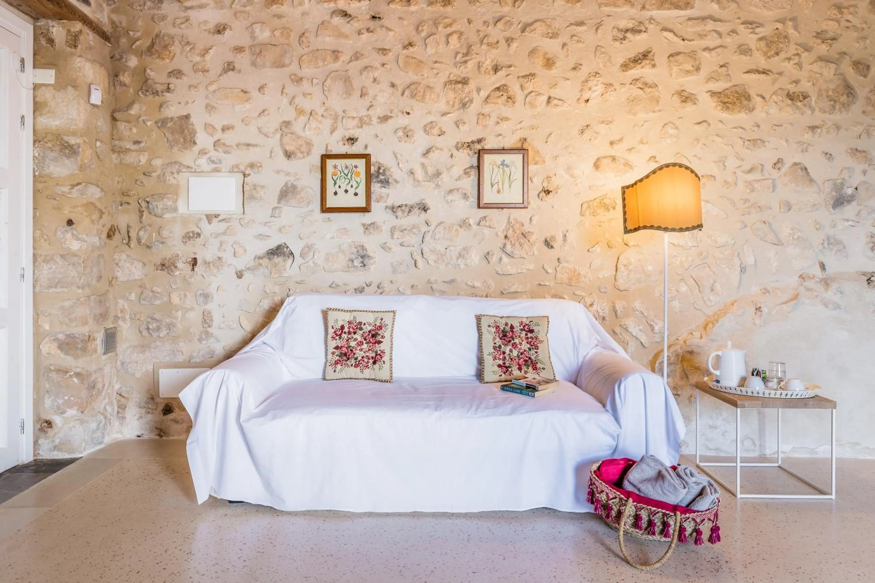 Photo of the whole room, Bed in Baglio Occhipinti