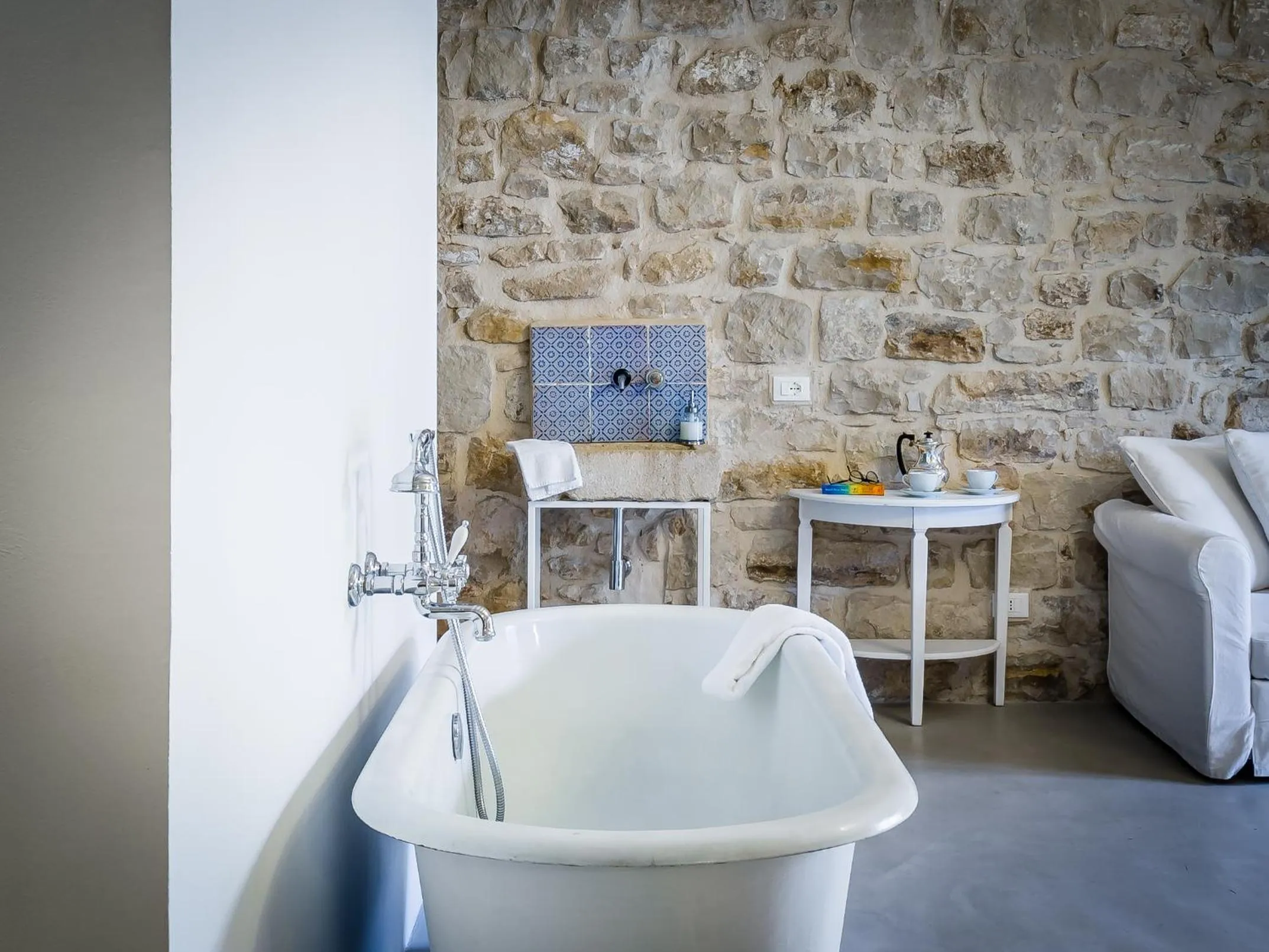 Bath in Baglio Occhipinti