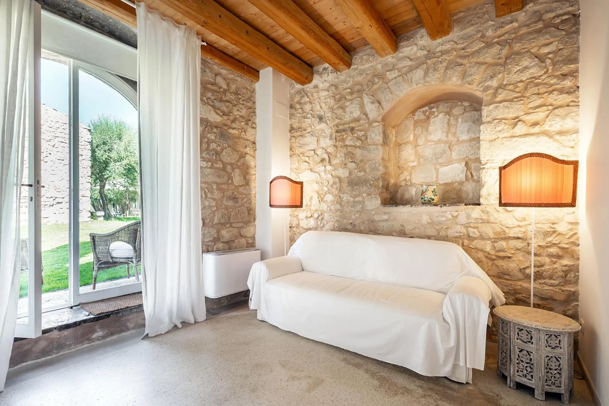 Photo of the whole room, Bed in Baglio Occhipinti