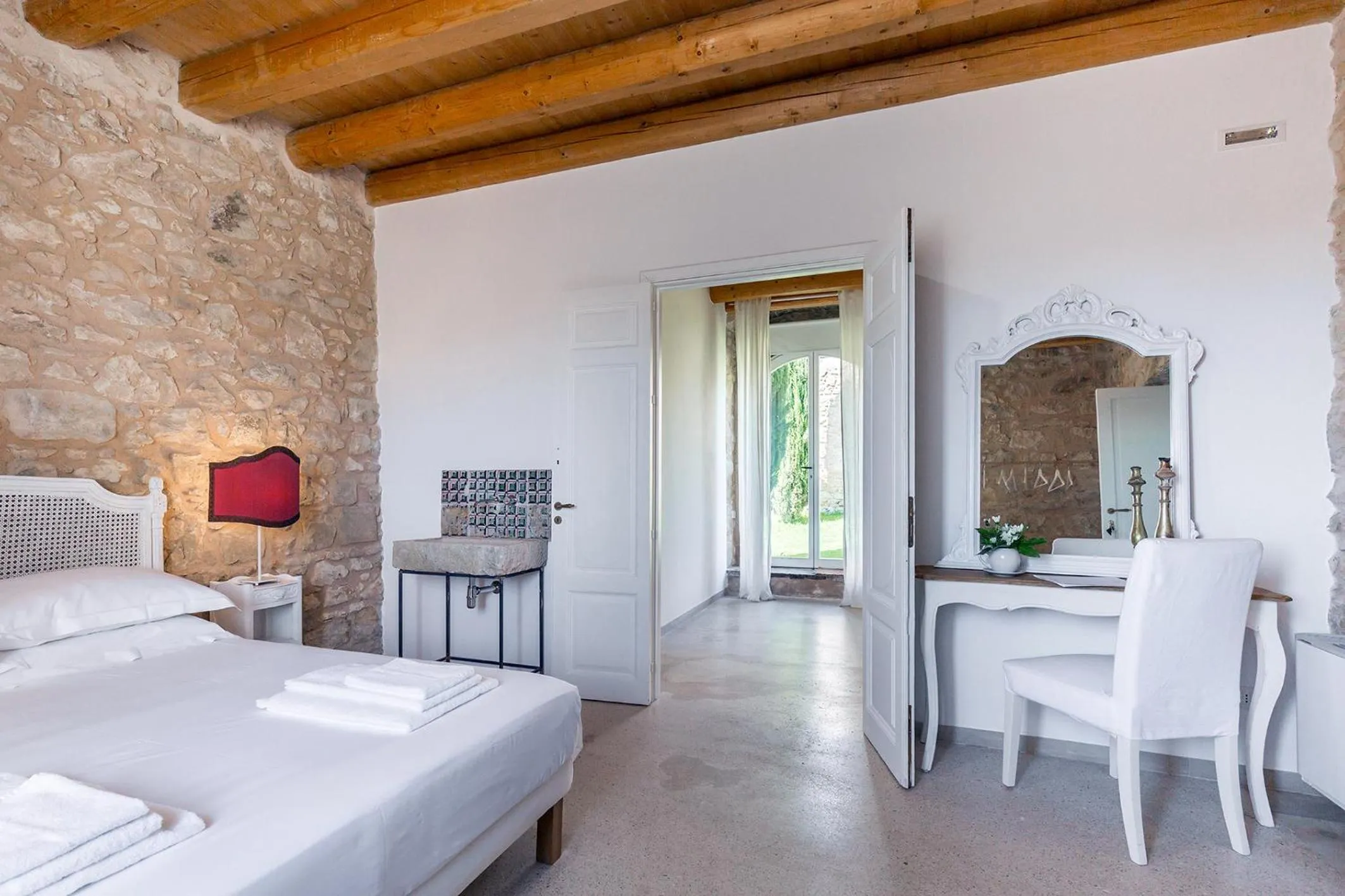 Photo of the whole room, Bed in Baglio Occhipinti