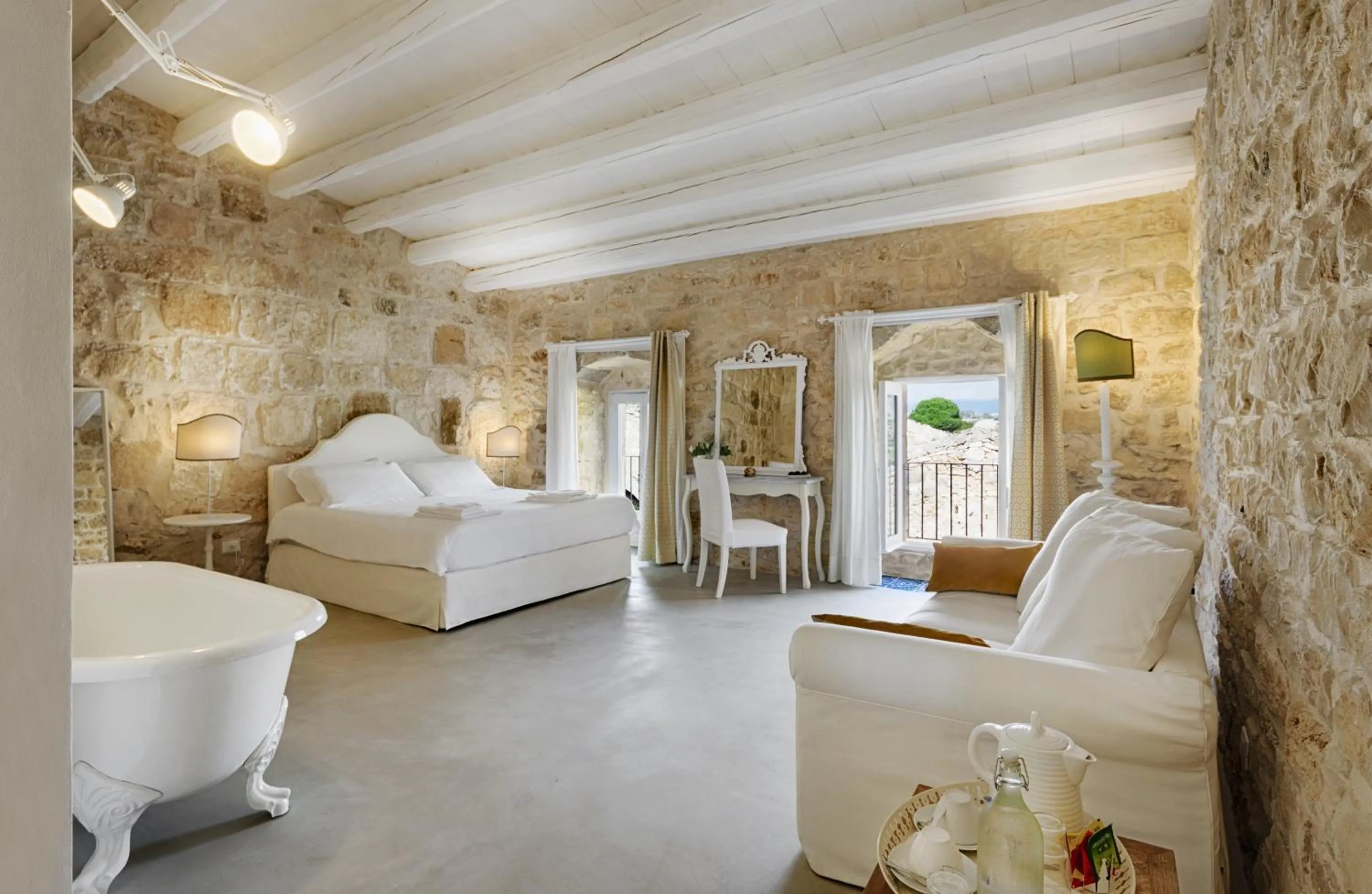 Photo of the whole room, Bed in Baglio Occhipinti