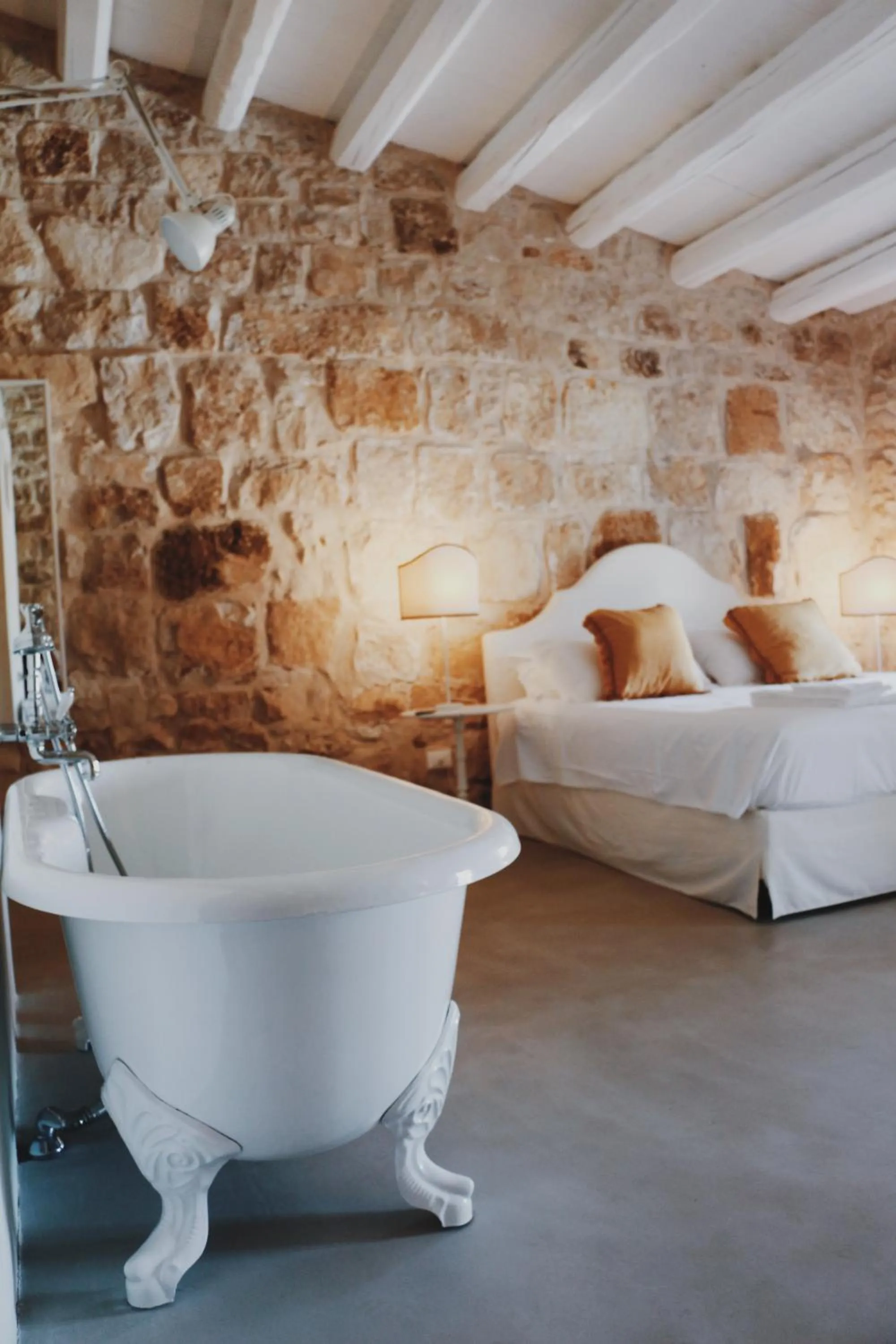 Photo of the whole room, Bed in Baglio Occhipinti