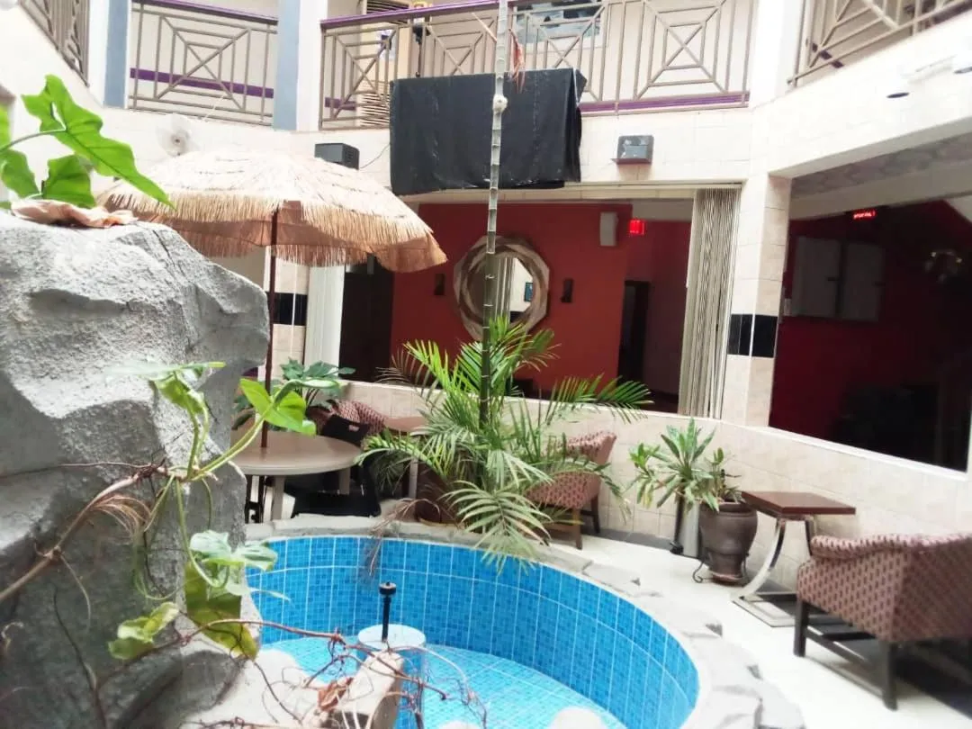 Communal lounge/ TV room in Hotel Elizabeth