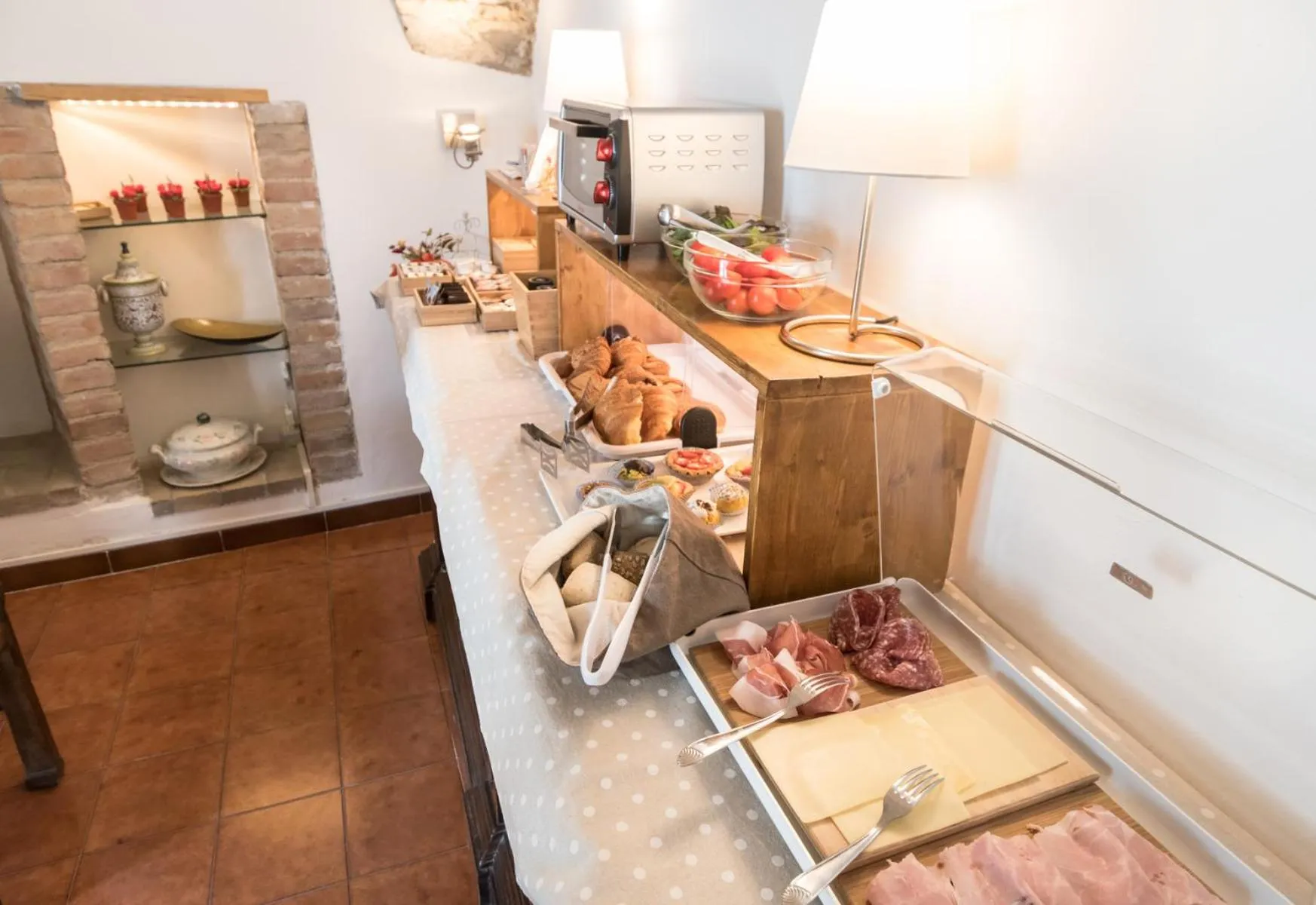 Communal lounge/ TV room in B&B Cantico Delle Creature