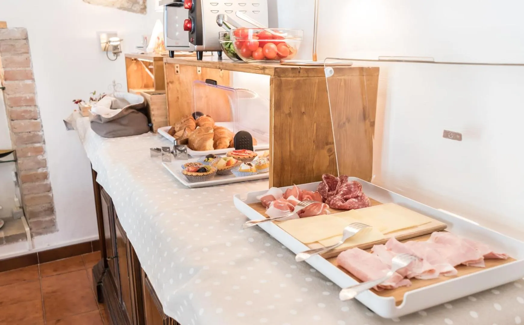 Communal lounge/ TV room in B&B Cantico Delle Creature