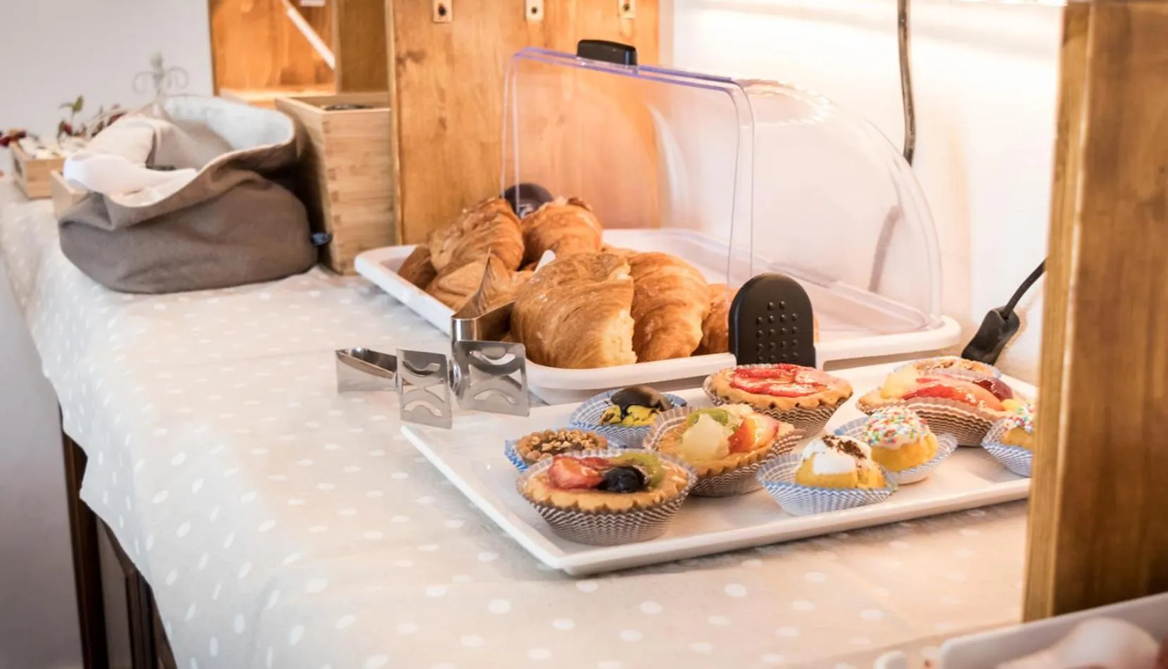 Communal lounge/ TV room in B&B Cantico Delle Creature