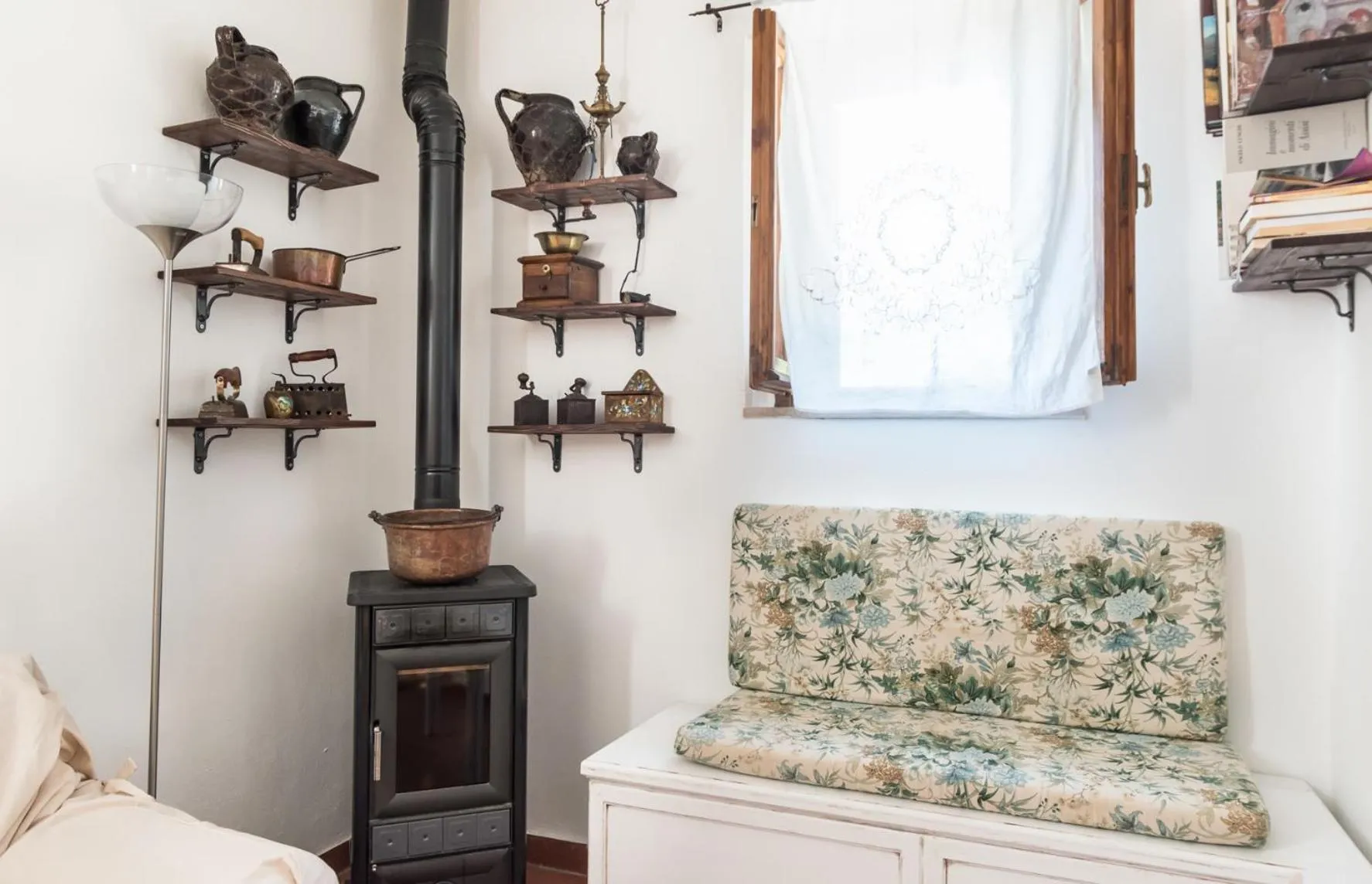 Communal lounge/ TV room in B&B Cantico Delle Creature