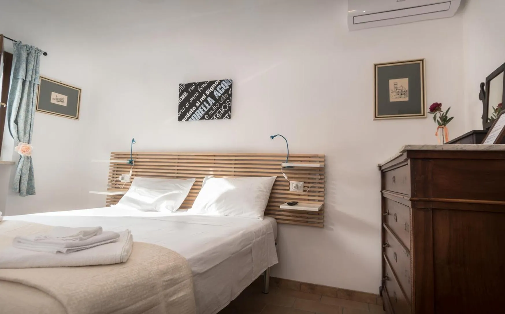 Shower, Bed in B&B Cantico Delle Creature