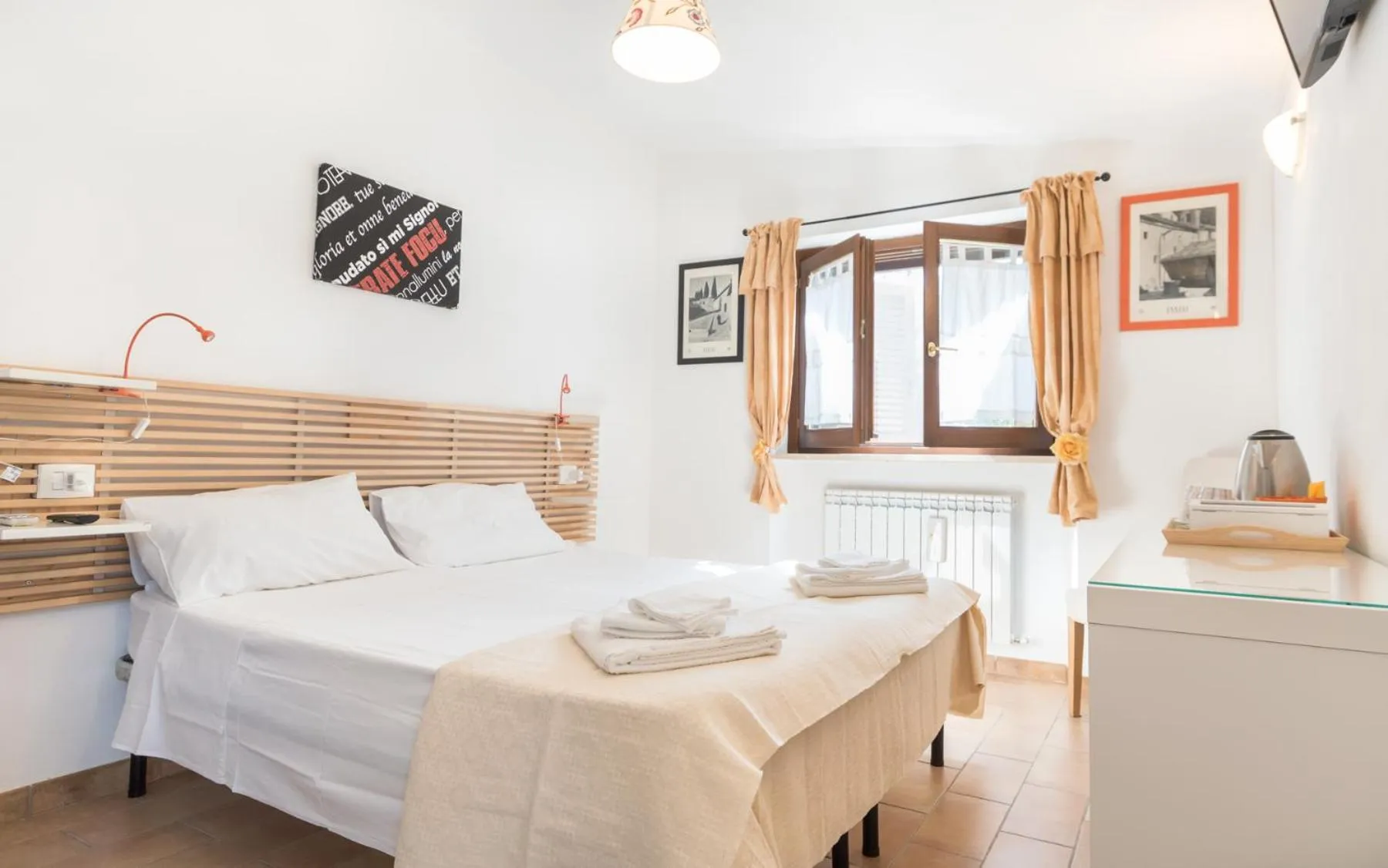 Shower, Bed in B&B Cantico Delle Creature